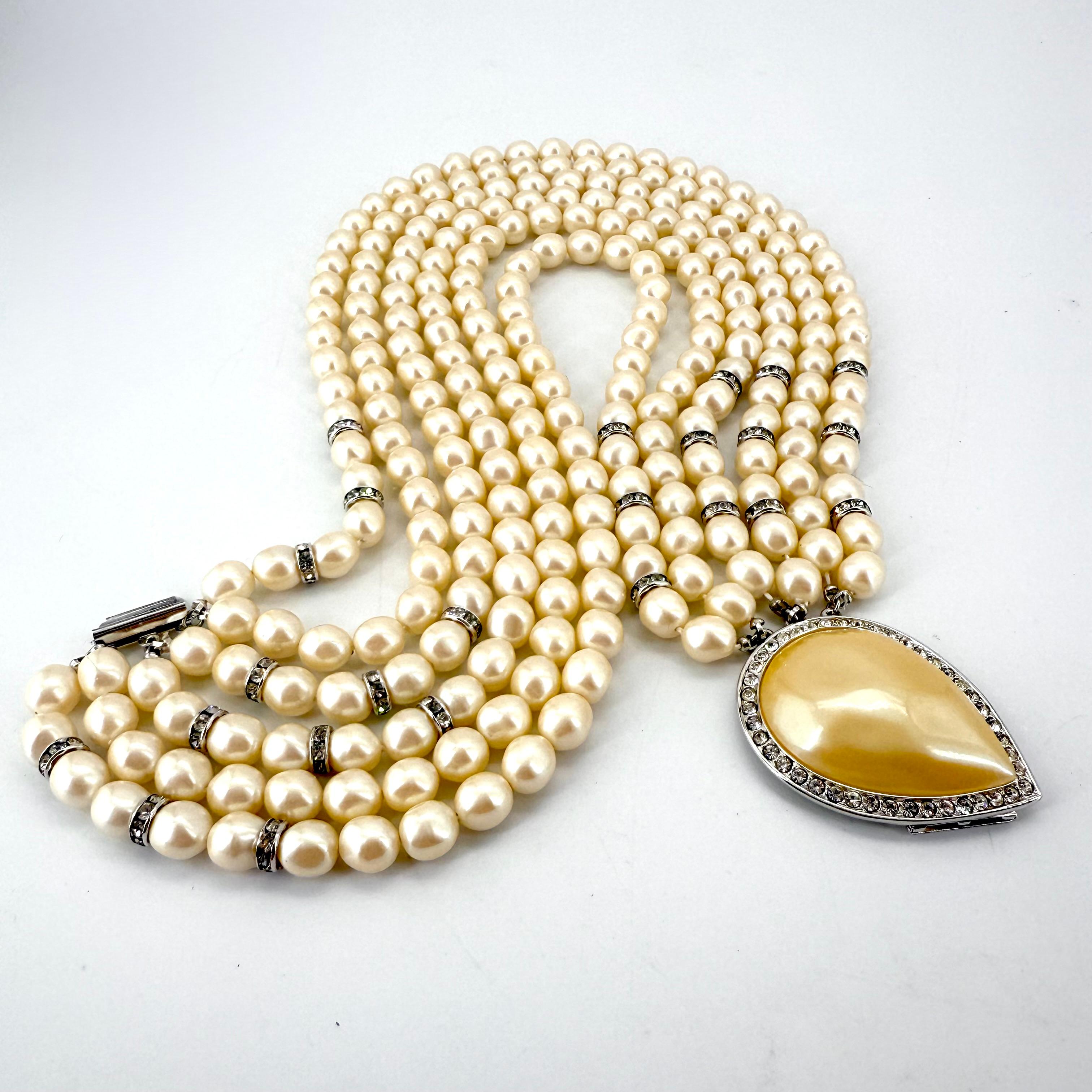 YSL Collana Torsade Collare Vintage Perle multiple e strass Sfarzo In condizioni buone in vendita a Hyattsville, MD