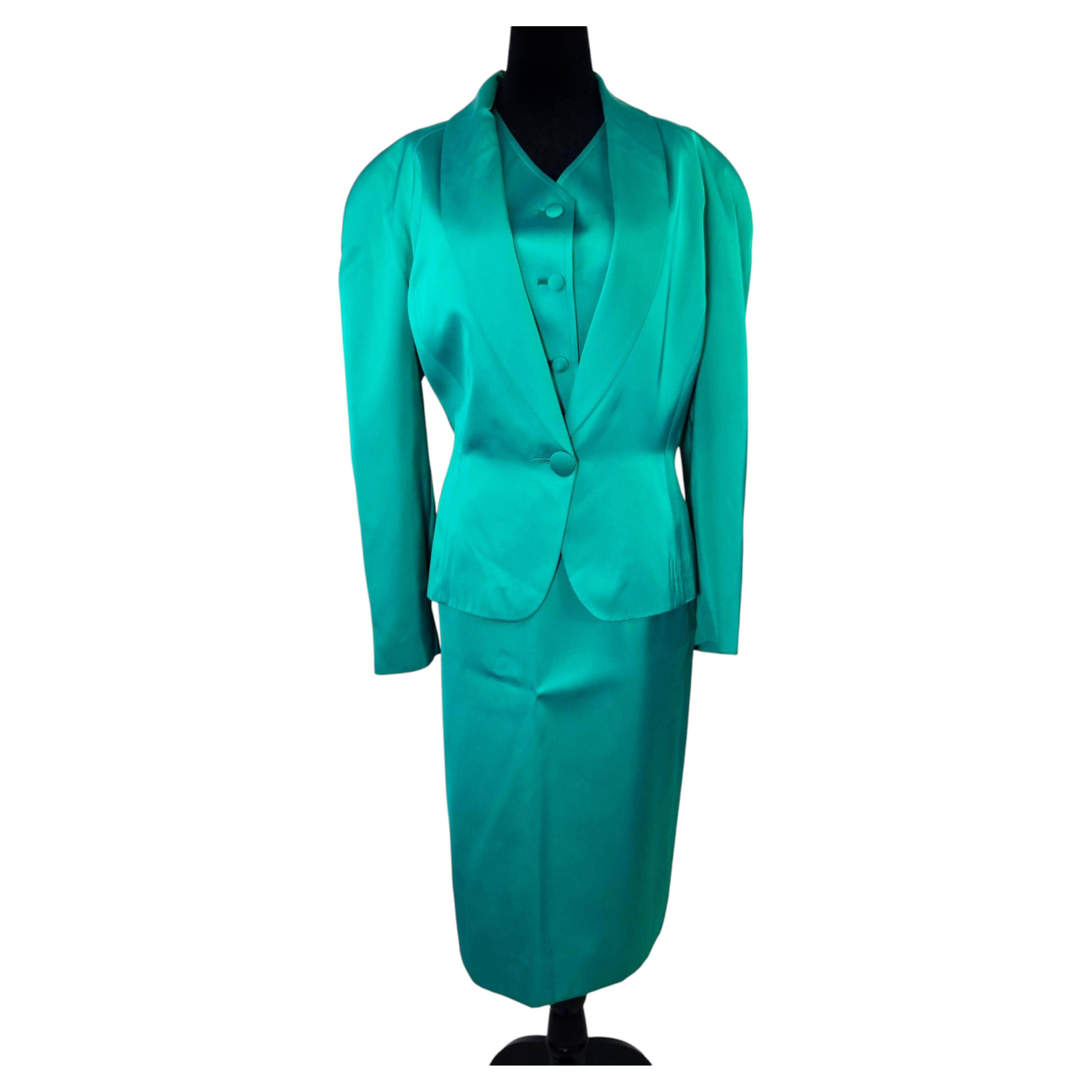 Costume de soirée YSL Variation vert avec gilet, vintage 80s 1988 en vente