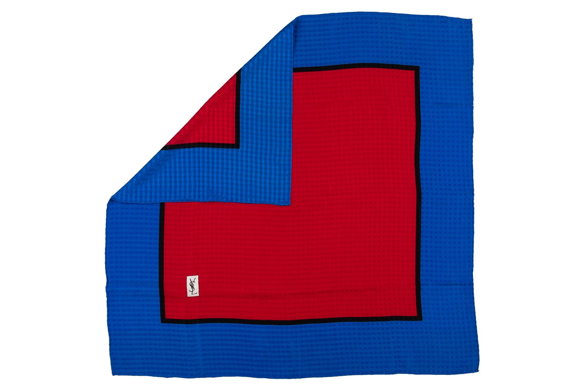Foulard en soie texturée YSL vintage color block. Combinaison de couleurs rouge et bleu électrique.
Pas de boîte. Pas de Label.