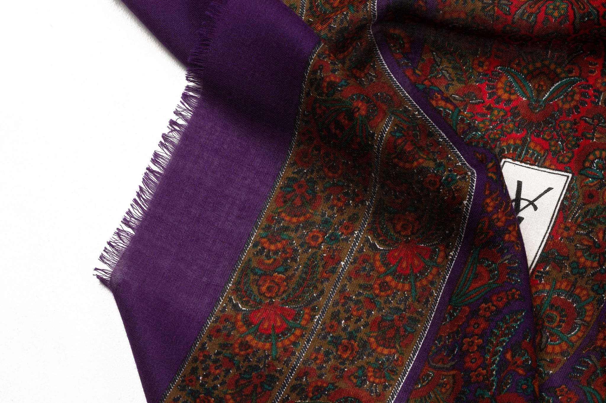 YSL Vintage Oversize-Schal mit Paisleymuster im Angebot 1