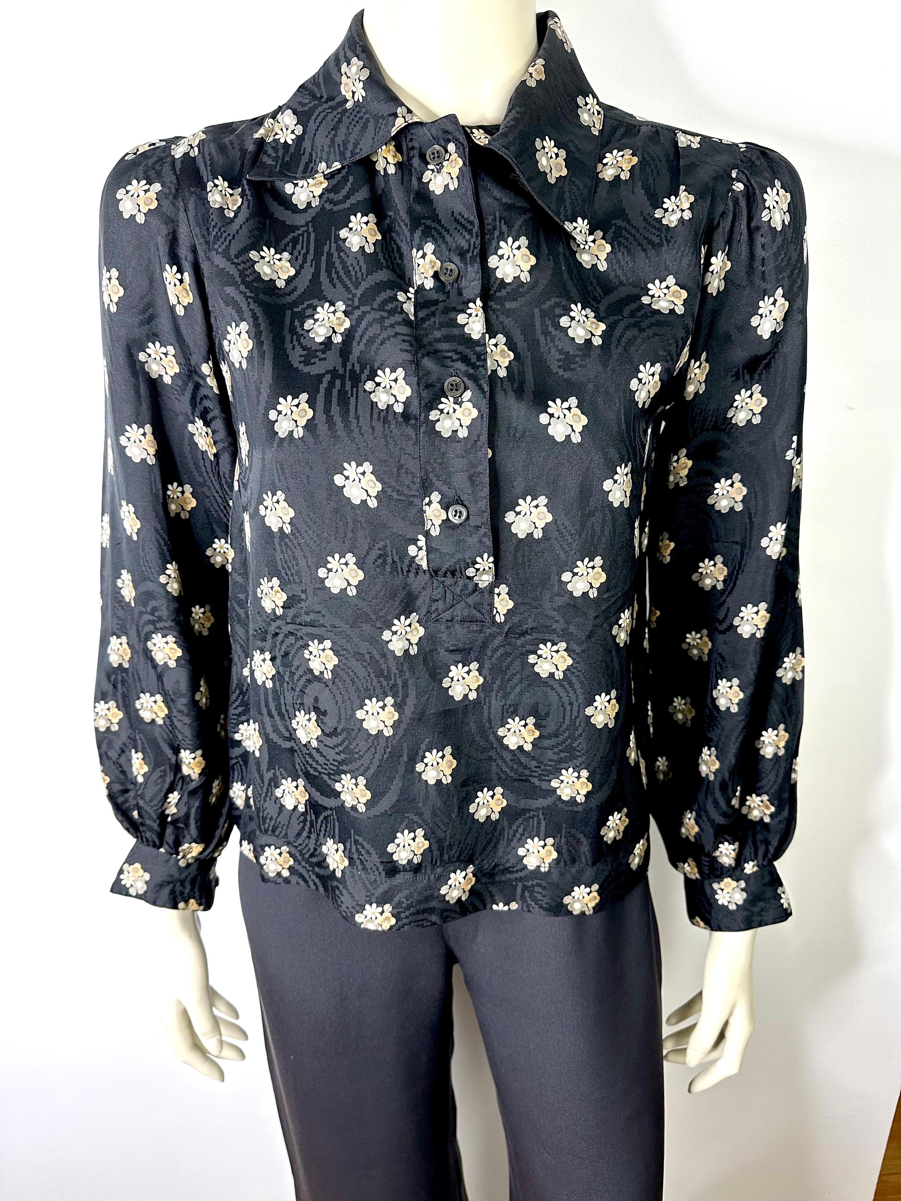 Ysl vintage Yves saint Laurent 70’s silk blouse In Good Condition For Sale In L'ESCALA, ES