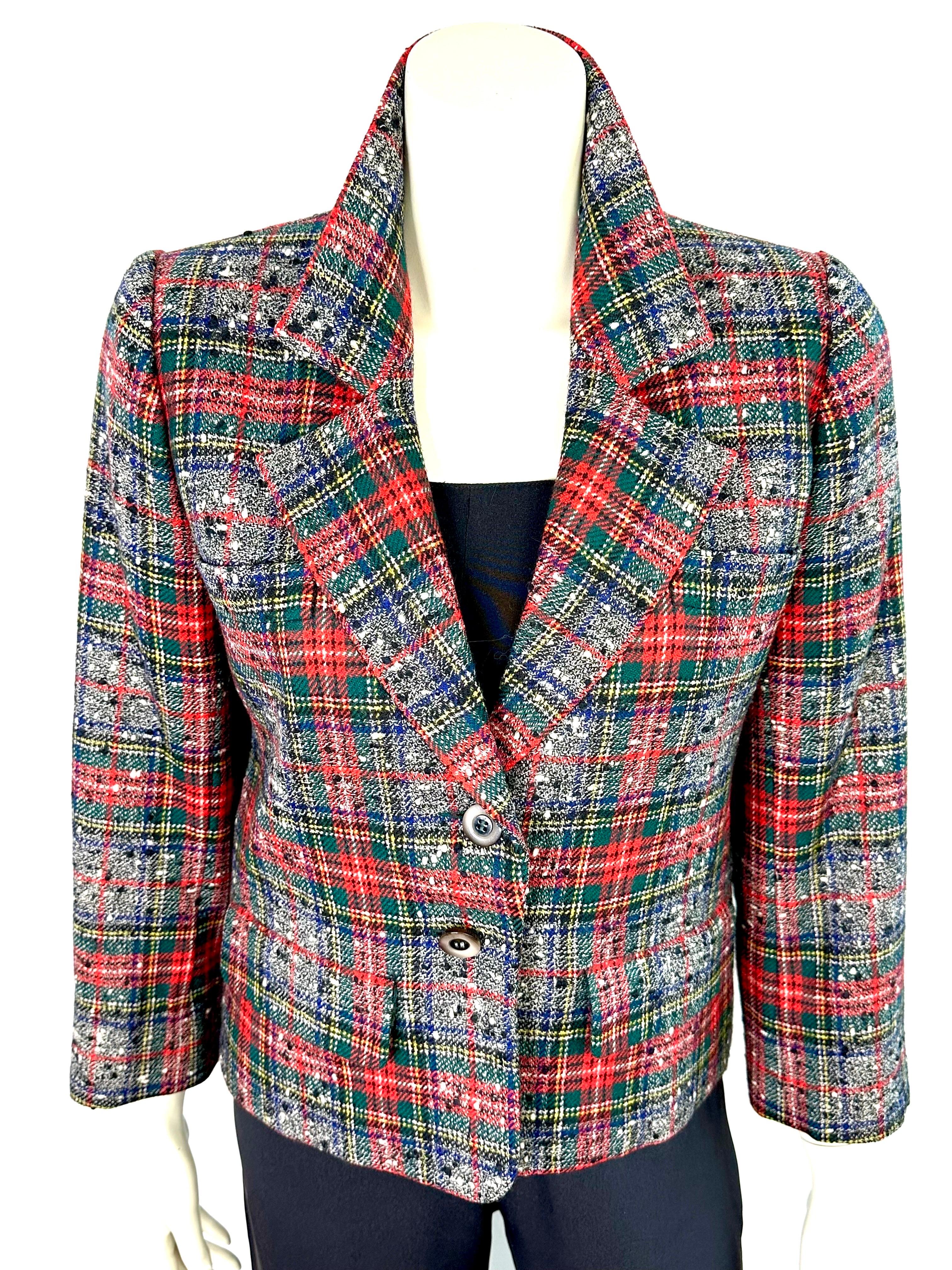YSL Vintage Yves saint Laurent wool tartan print jacket circa 70 In Good Condition For Sale In L'ESCALA, ES
