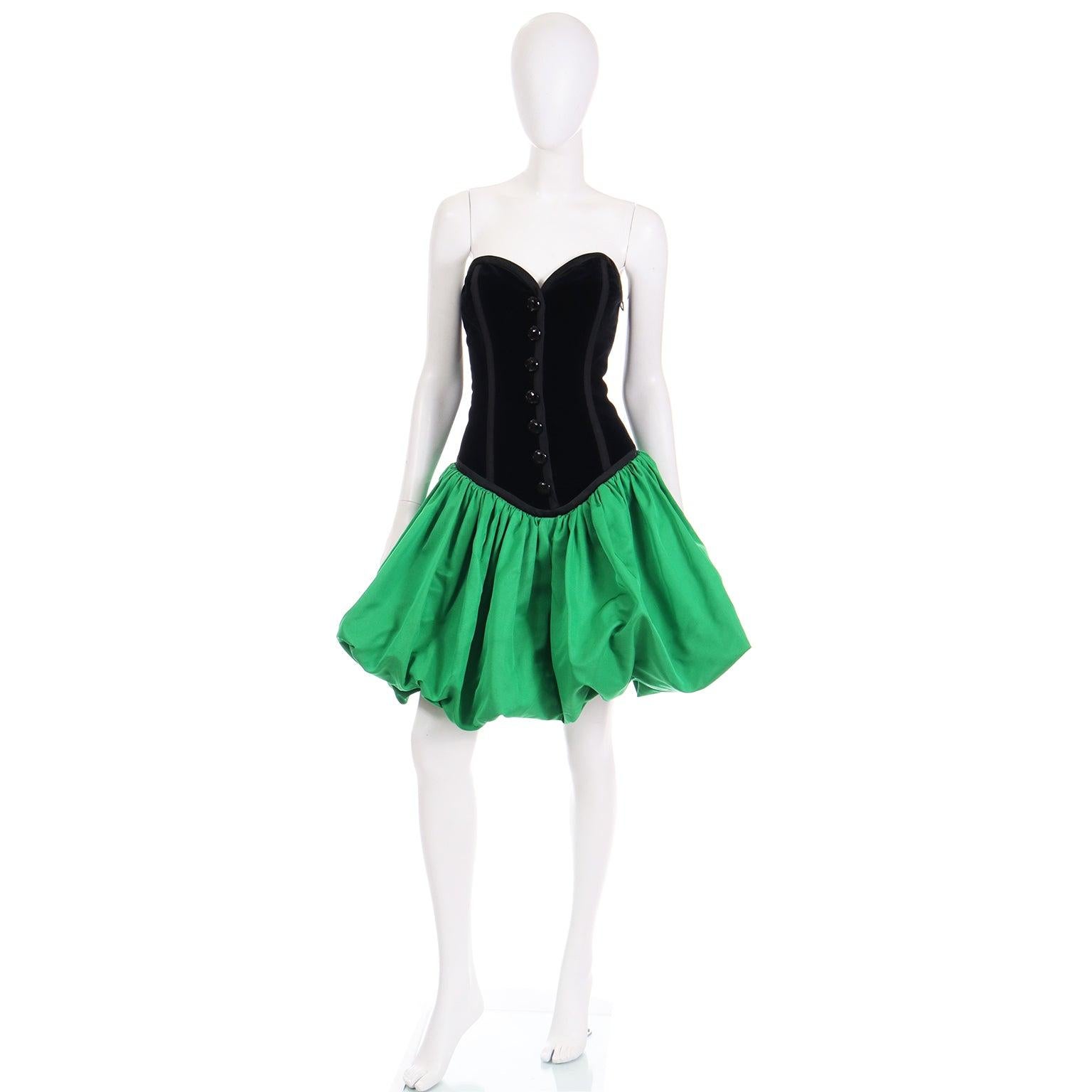 YSL Yves Saint Laurent 1988 Vestido burbuja de satén verde con corpiño de terciopelo negro en Excelente Estado en Portland, OR