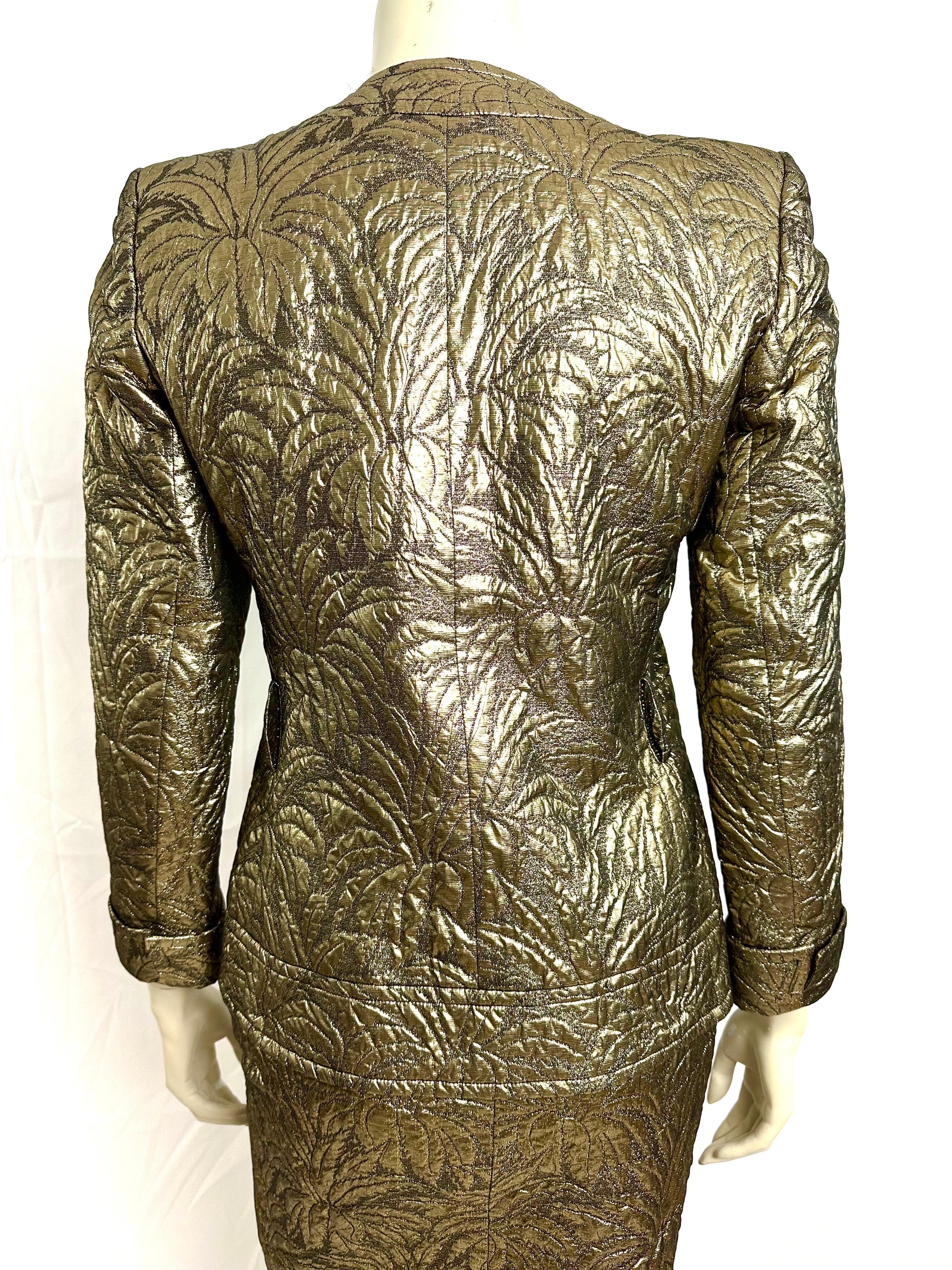 Traje con falda de brocado dorado YSL Yves Saint Laurent F/W 86 en venta 7