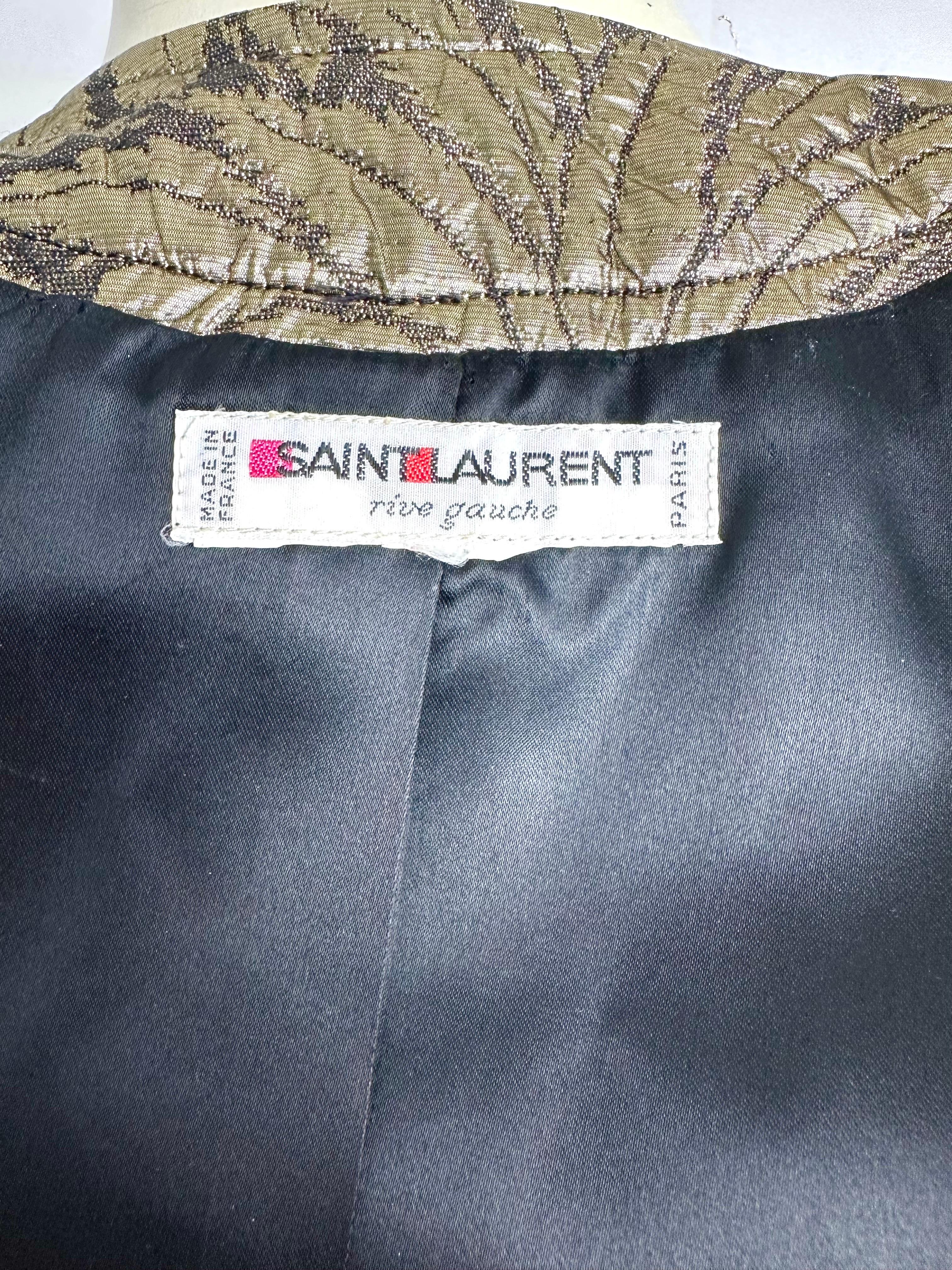 Traje con falda de brocado dorado YSL Yves Saint Laurent F/W 86 en venta 11