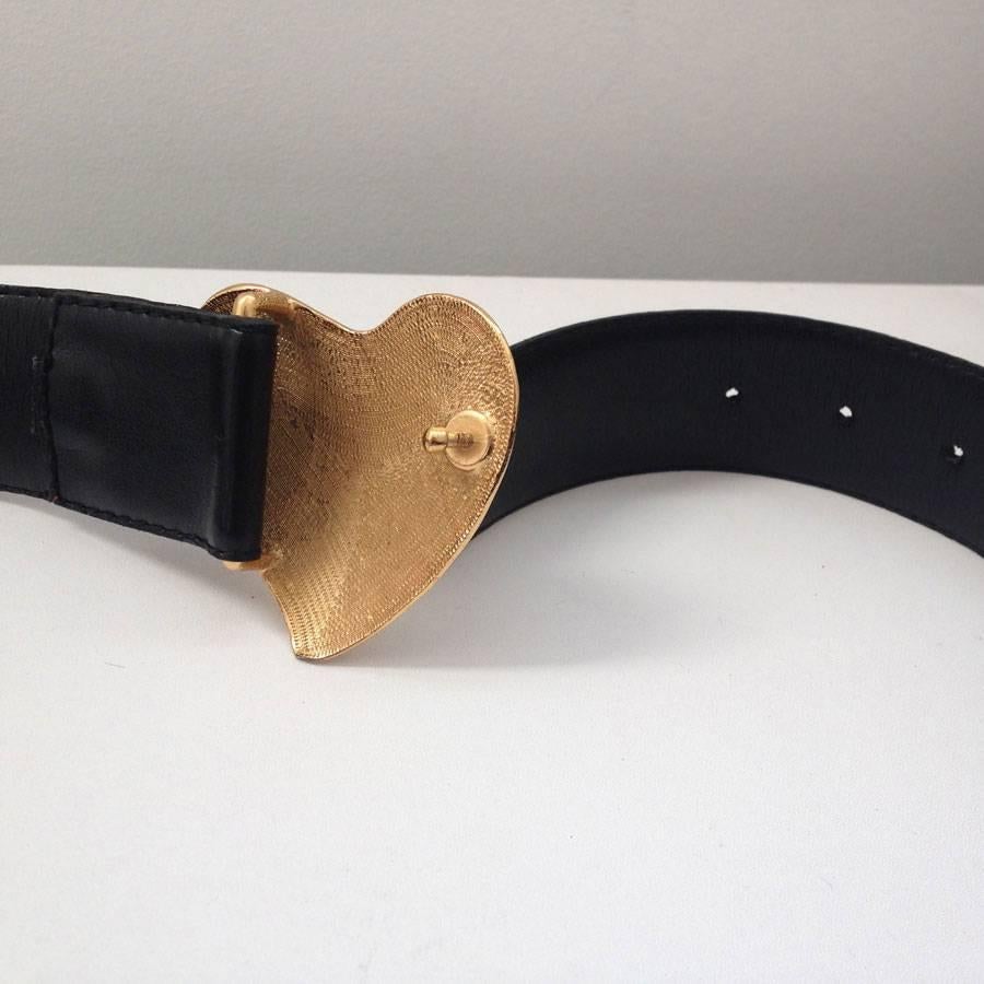 YSL YVES SAINT LAURENT 'Heart' Belt in Black Leather Size 2 In Good Condition In Paris, FR
