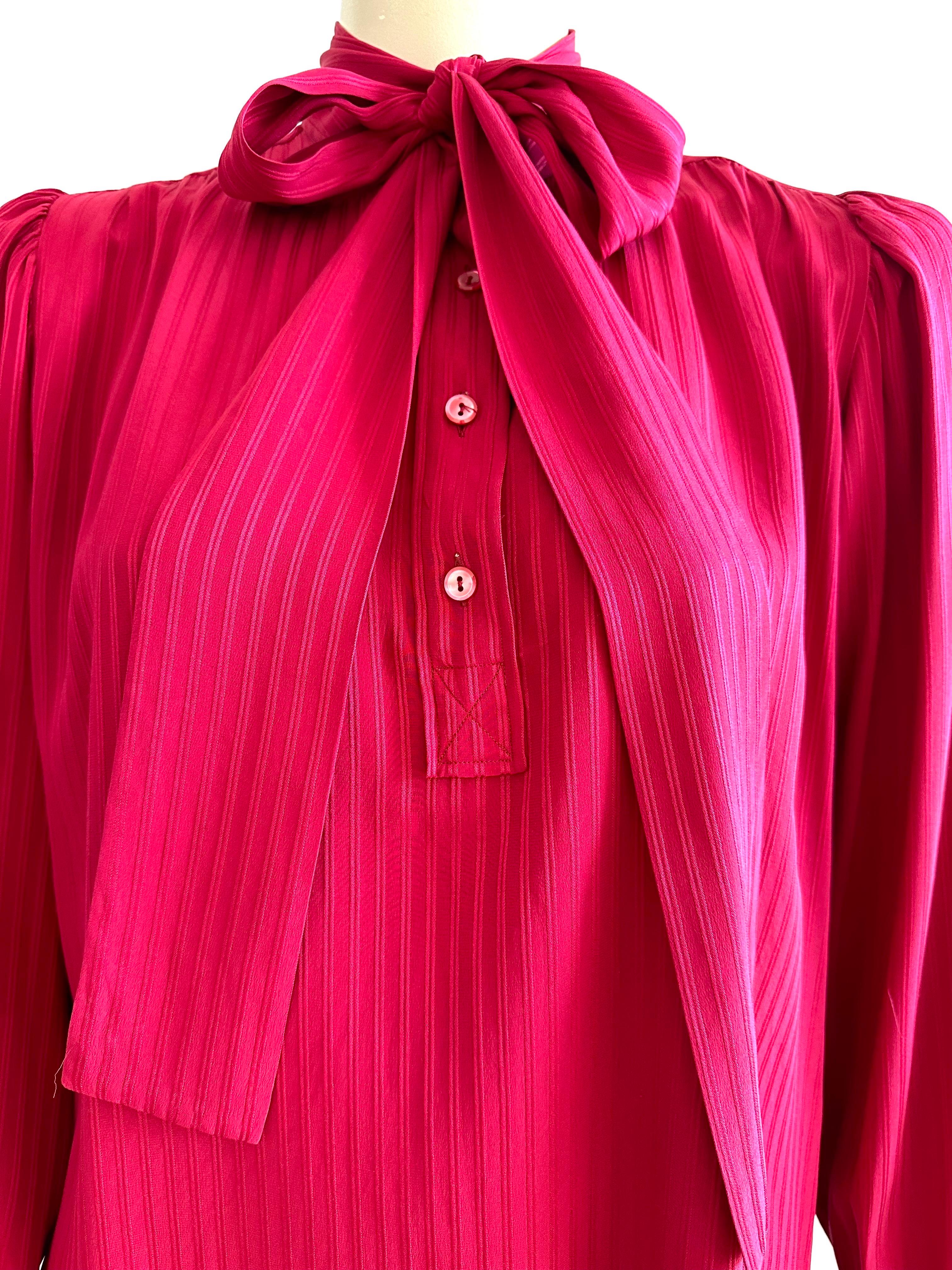YSL ruby ​​red silk blouse from the 1970s featuring a pretty lavalliere collar with a buttoned opening.
the shoulders and back are slightly gathered.
The sleeves are long and closed with a button at the cuffs.
100% silk and made in france, 
The size