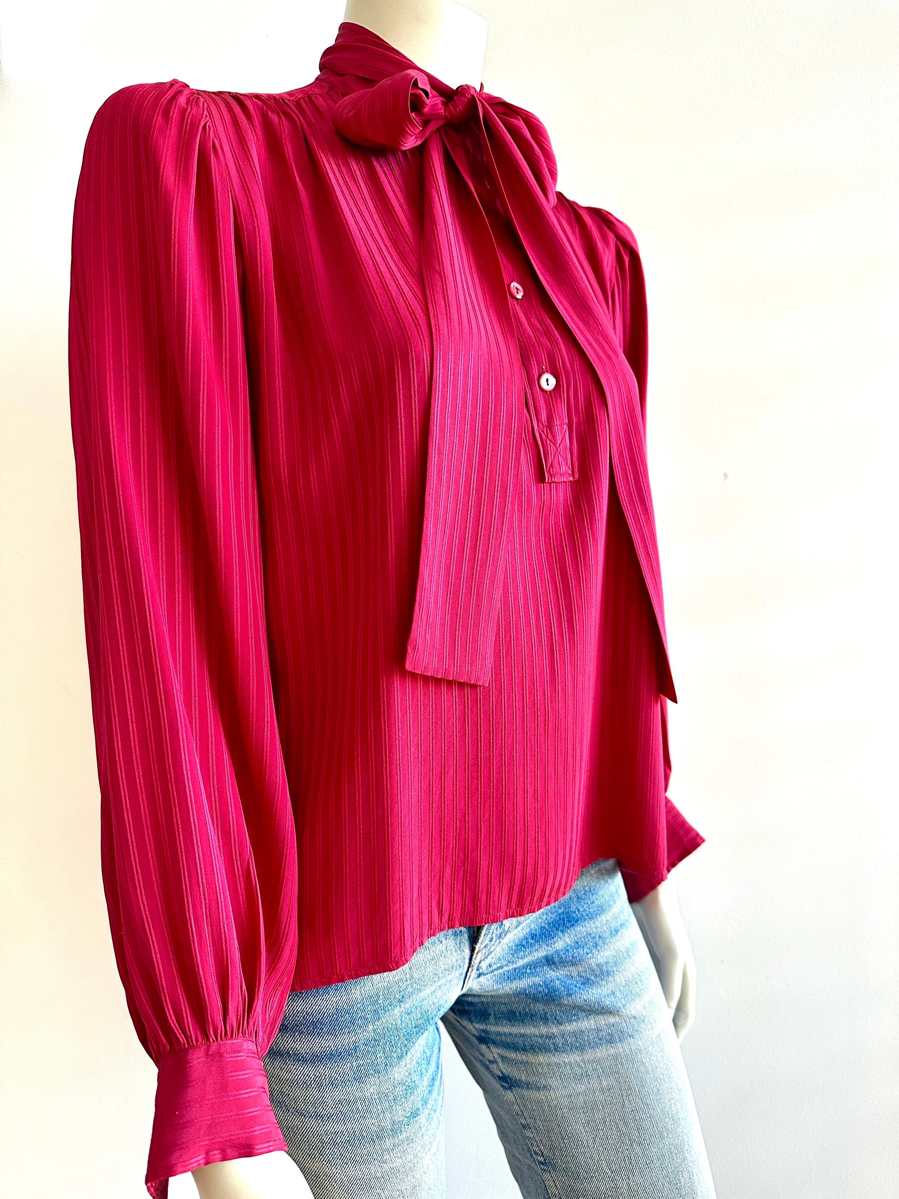 YSL Yves saint Laurent lavalliere Bluse aus roter Seide  Damen im Angebot