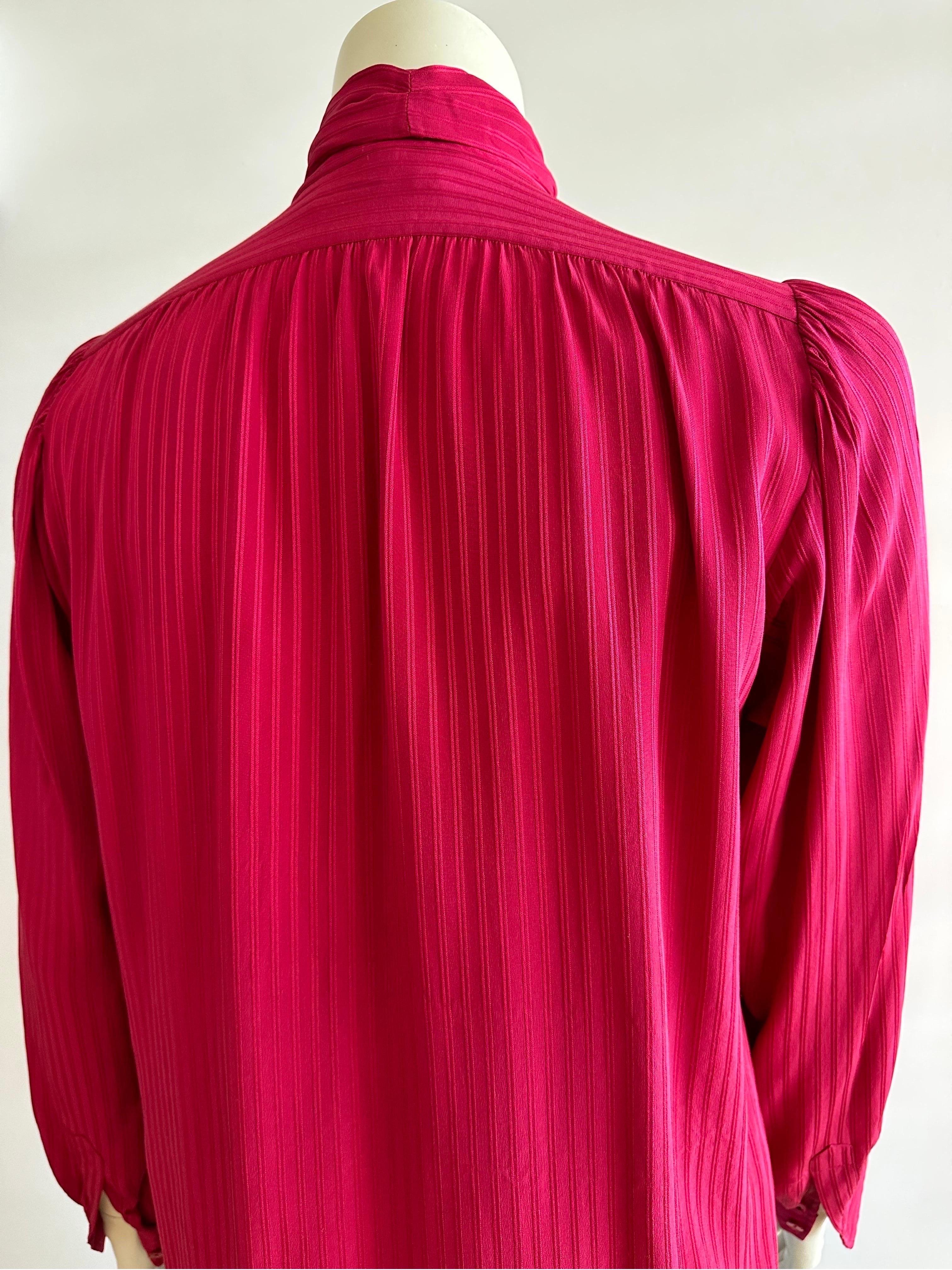 YSL Yves saint Laurent lavalliere blouse in red silk  For Sale 2