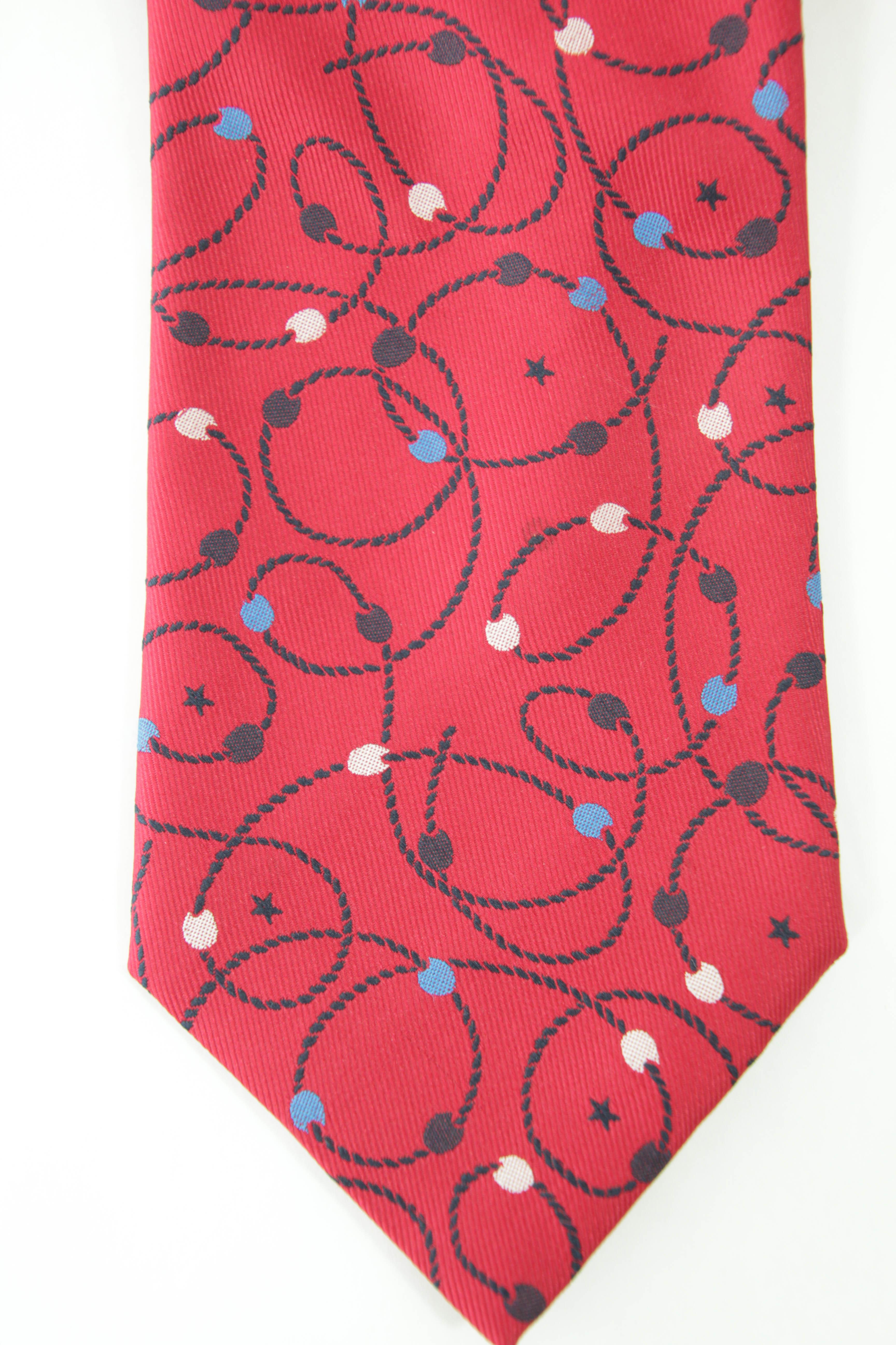 YSL Yves Saint Laurent Necktie Mens Moroccan Star Red Silk Abstract Design In Good Condition For Sale In North Hollywood, CA