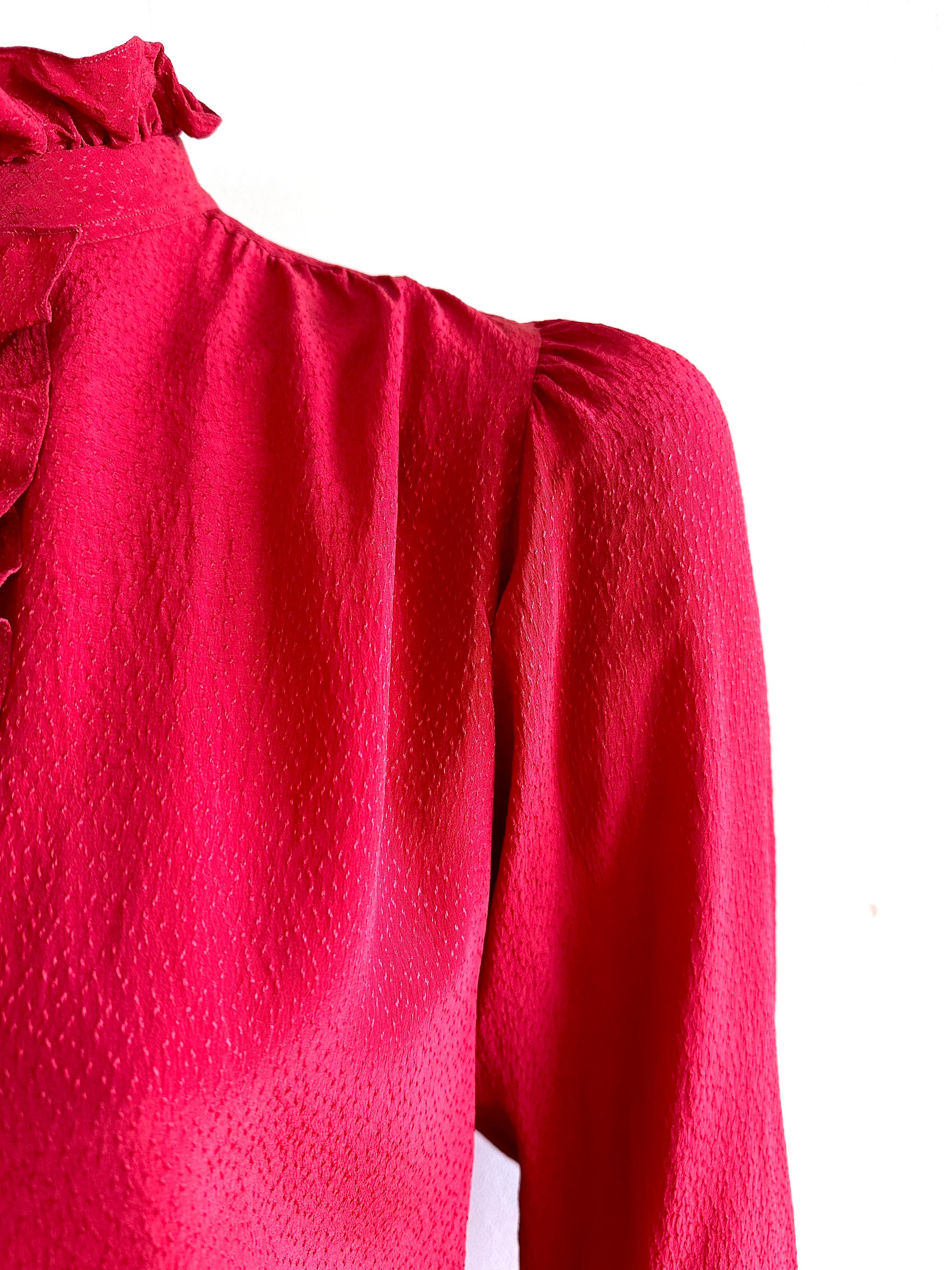 YSL Yves saint Laurent Red silk Blouse  In Good Condition For Sale In L'ESCALA, ES