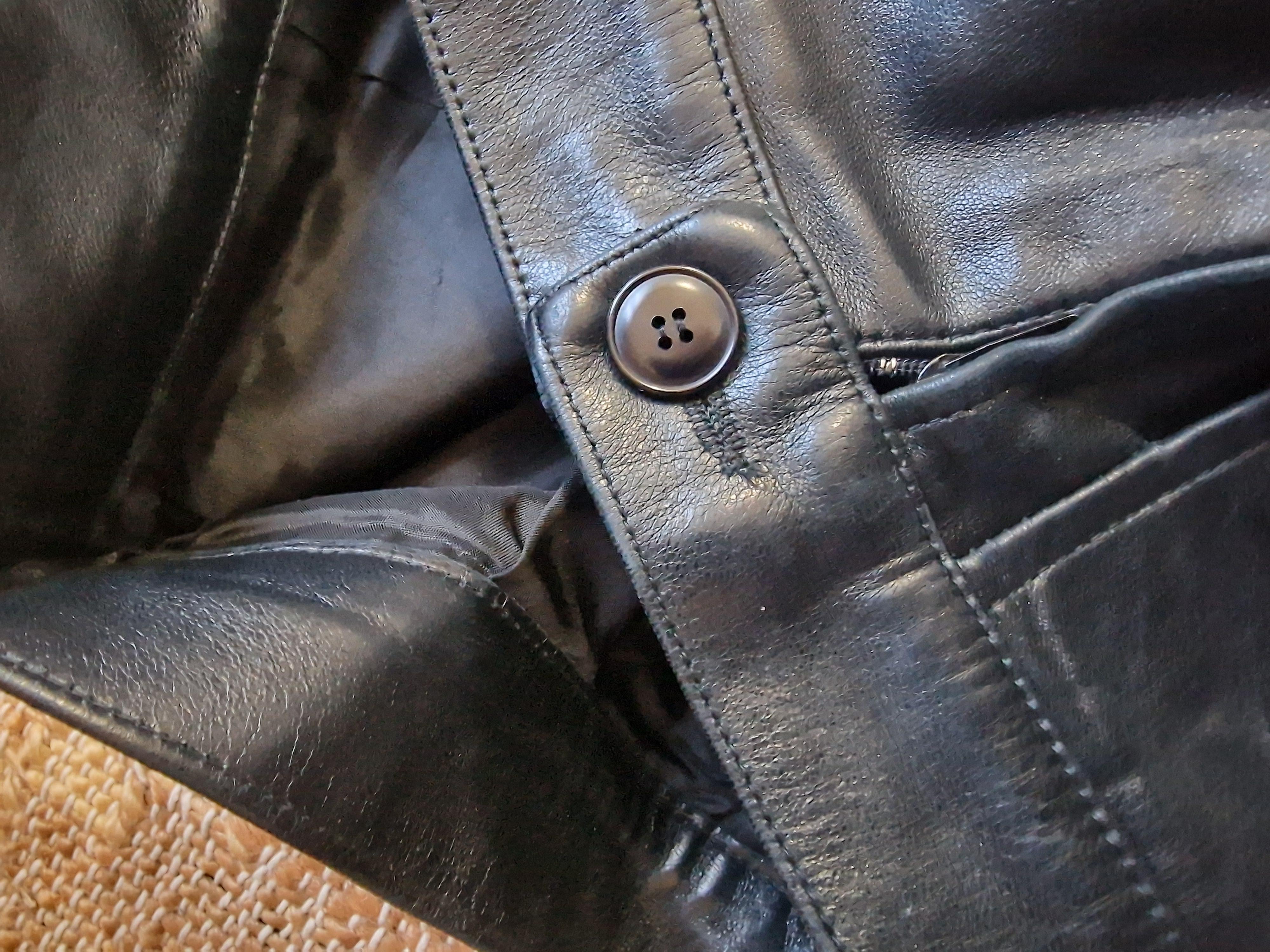 Yves Saint Laurent Rive Gauche Pantalon en cuir à taille haute Noir Petit Pantalon en vente 8