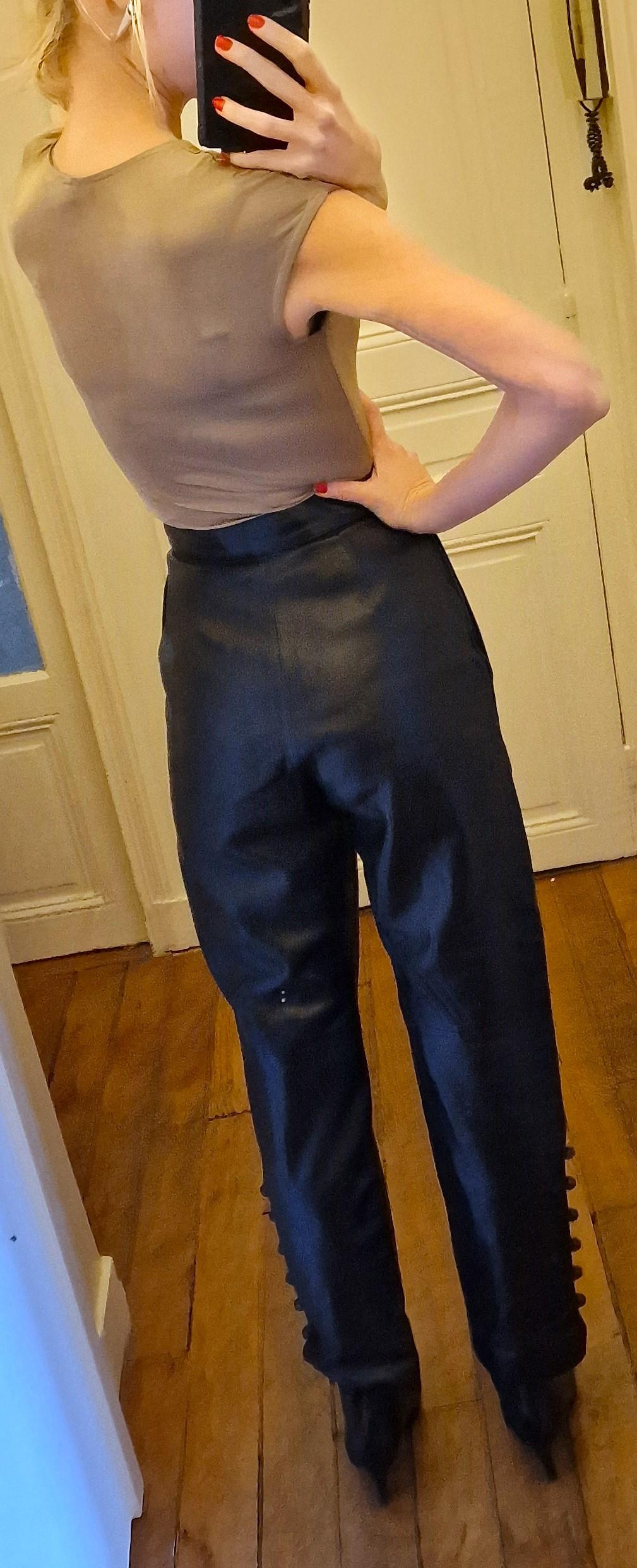 Yves Saint Laurent Rive Gauche Pantalon en cuir à taille haute Noir Petit Pantalon en vente 12