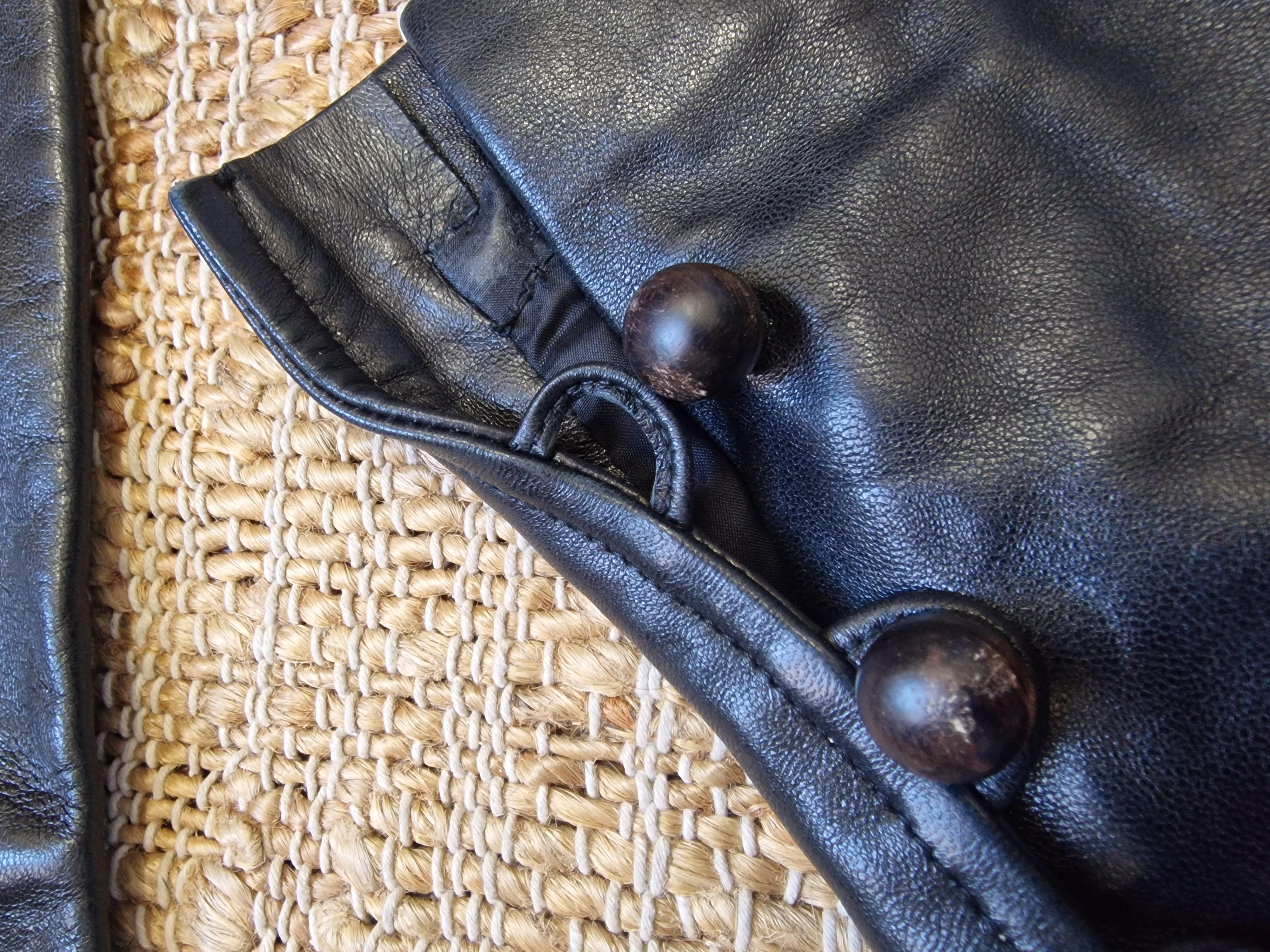 Yves Saint Laurent Rive Gauche Pantalon en cuir à taille haute Noir Petit Pantalon en vente 1