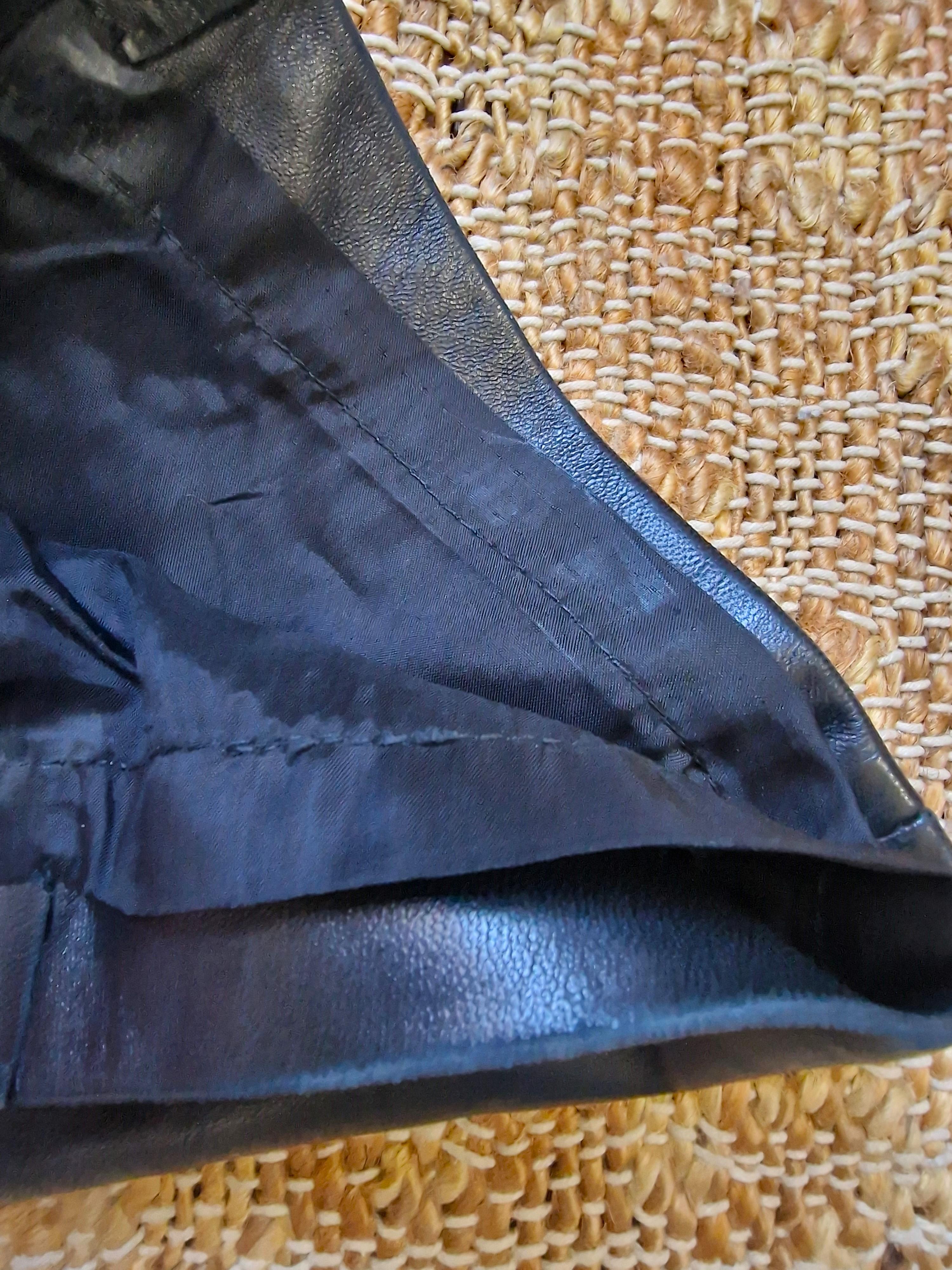 Yves Saint Laurent Rive Gauche Pantalon en cuir à taille haute Noir Petit Pantalon en vente 2