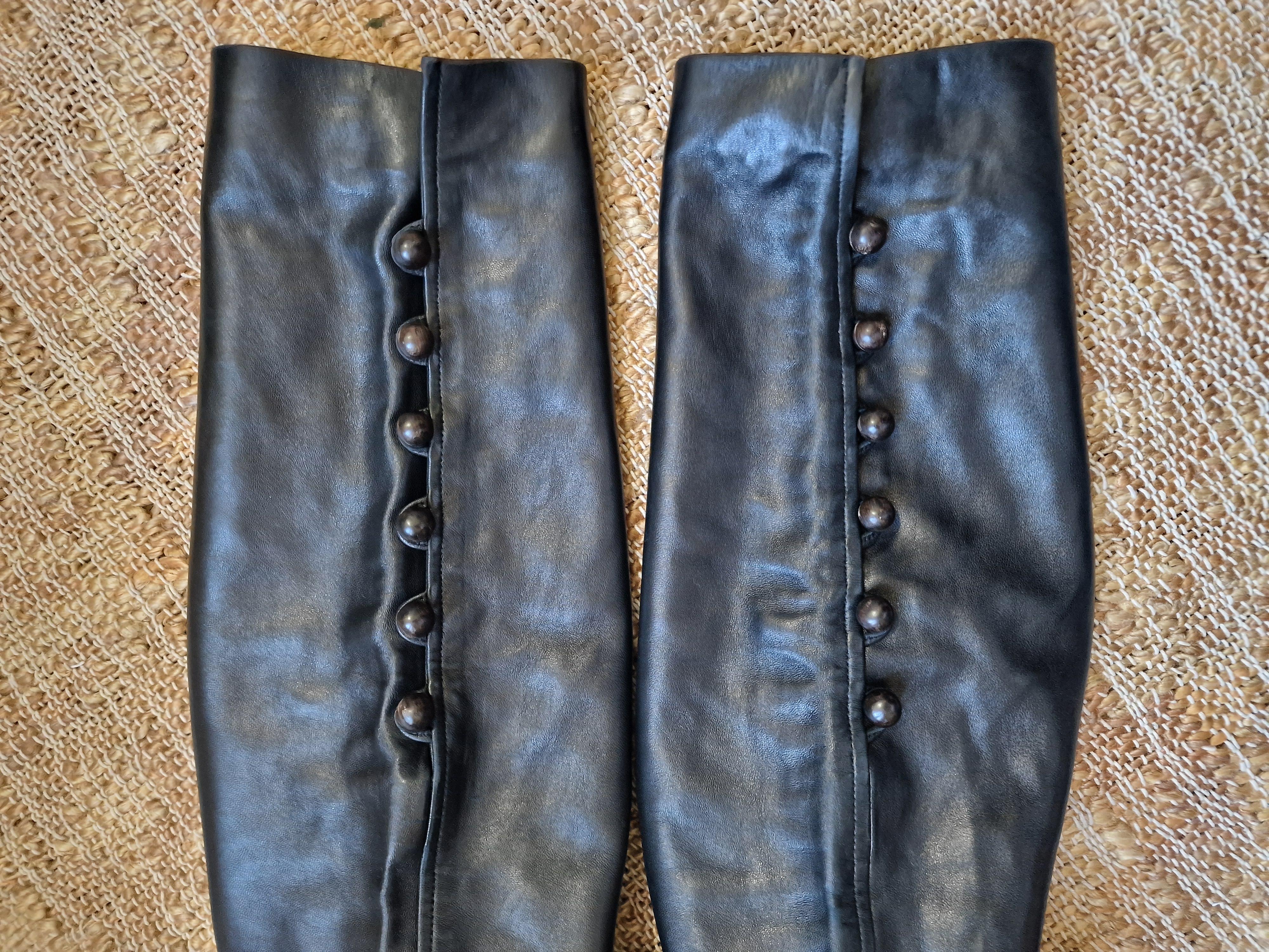 Yves Saint Laurent Rive Gauche Pantalon en cuir à taille haute Noir Petit Pantalon en vente 5
