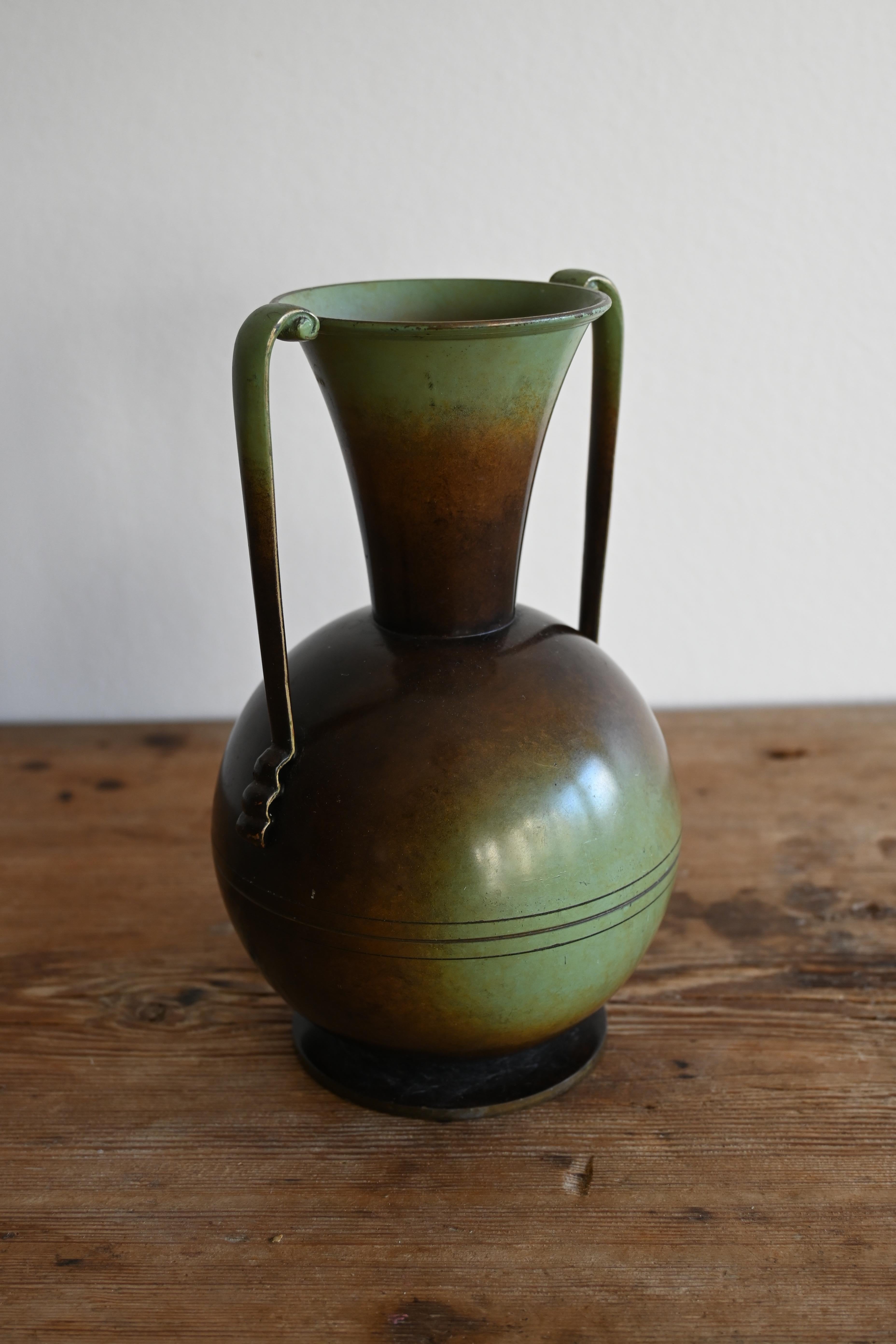 Scandinave moderne Vase en bronze patiné de Carl-Einar Borgström pour Ystad Brons, années 1930 en vente