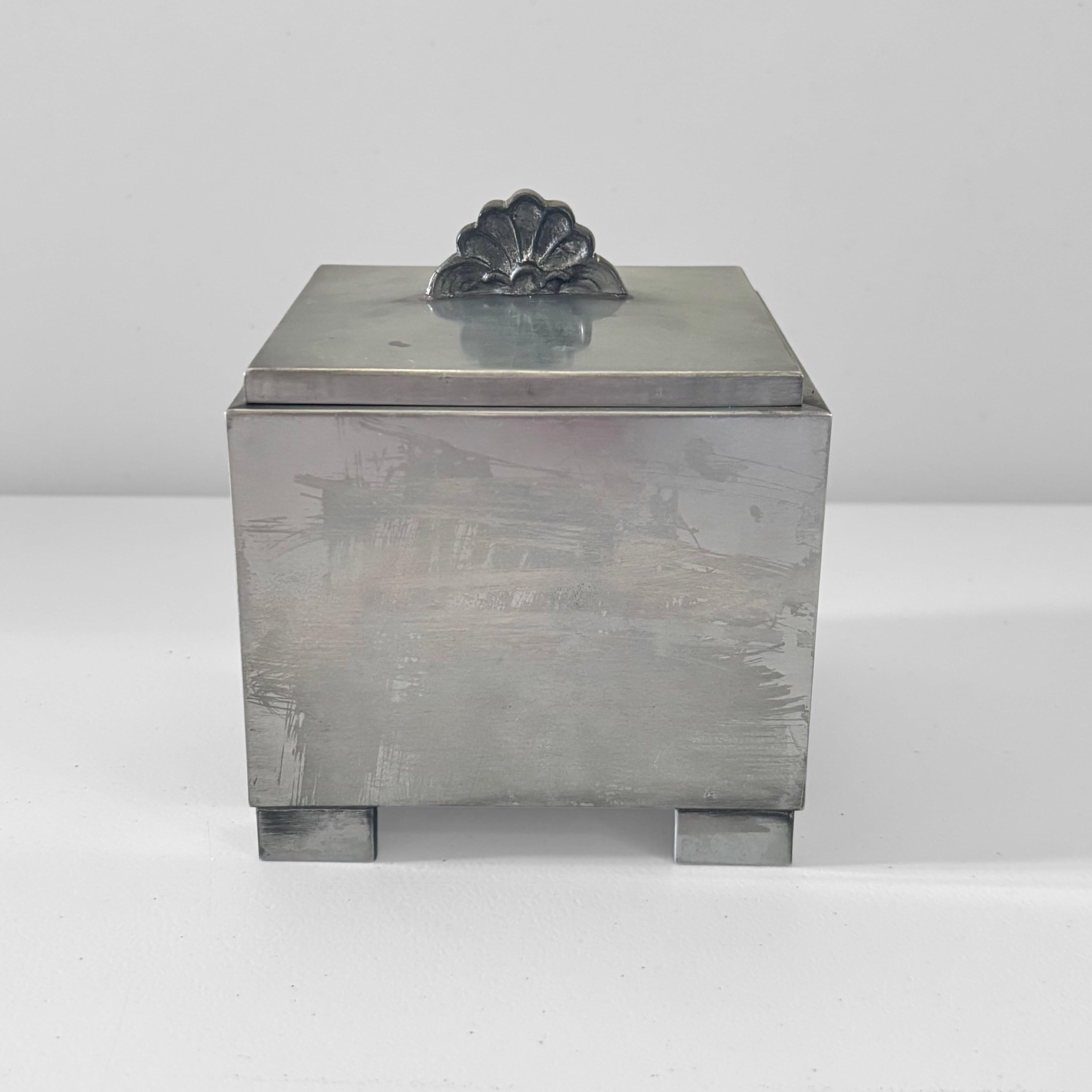 Ystad Metall, art deco table top cigarette box, pewter & wood, Sweden, 1930s (Art déco) im Angebot