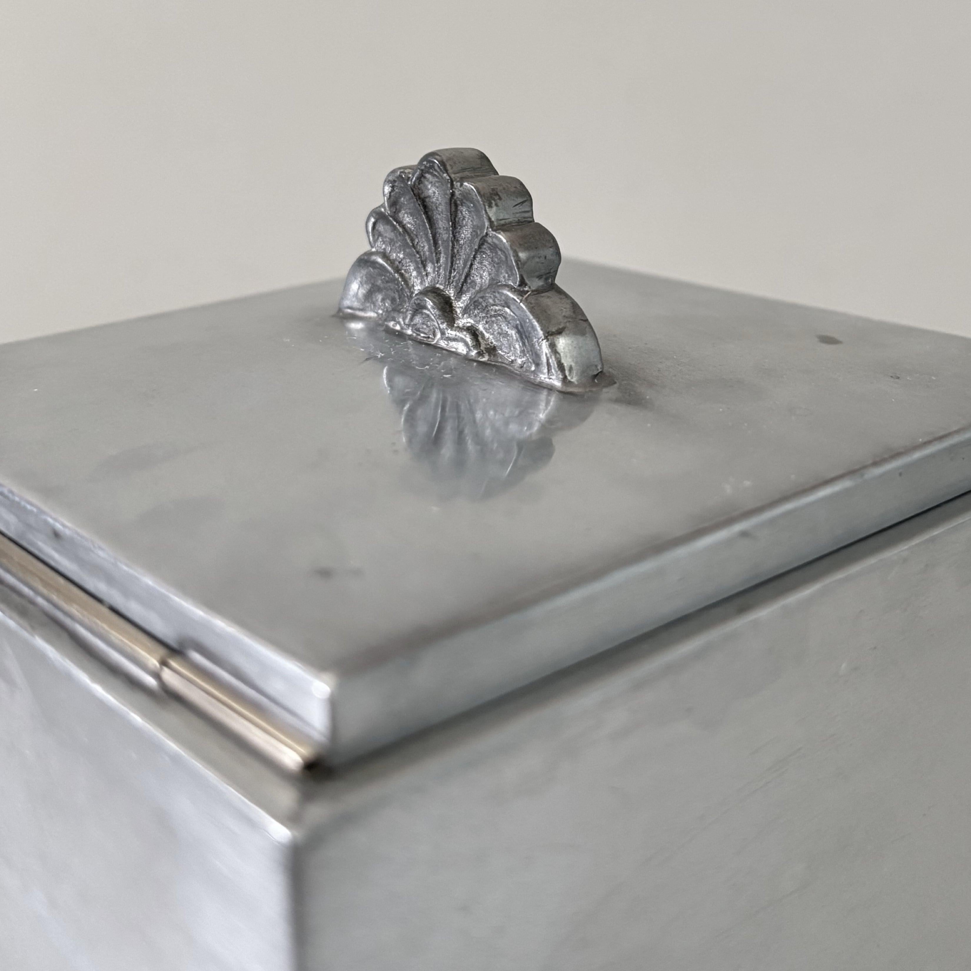 Ystad Metall, art deco table top cigarette box, pewter & wood, Sweden, 1930s (Mitte des 20. Jahrhunderts) im Angebot