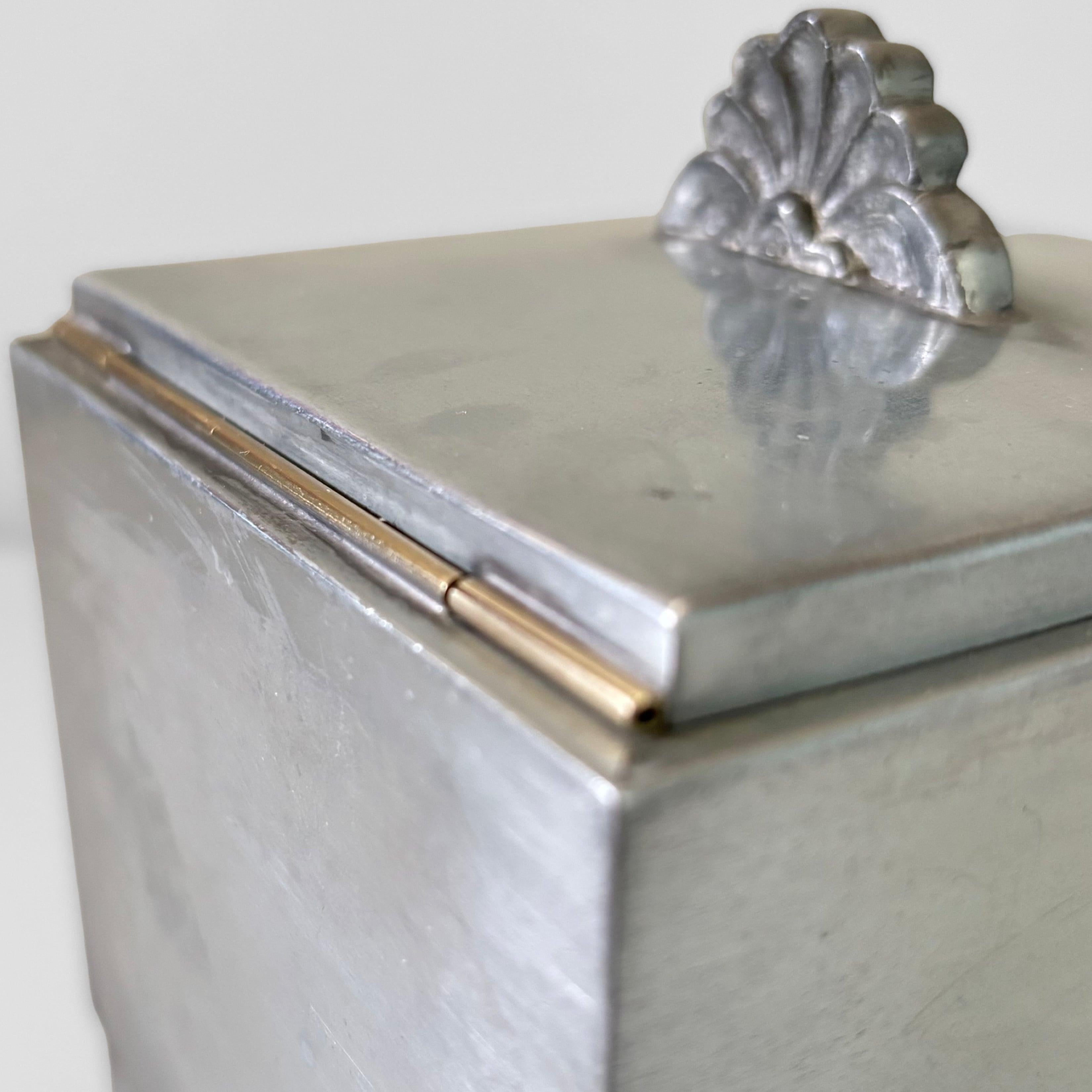 Ystad Metall, art deco table top cigarette box, pewter & wood, Sweden, 1930s (Hartzinn) im Angebot