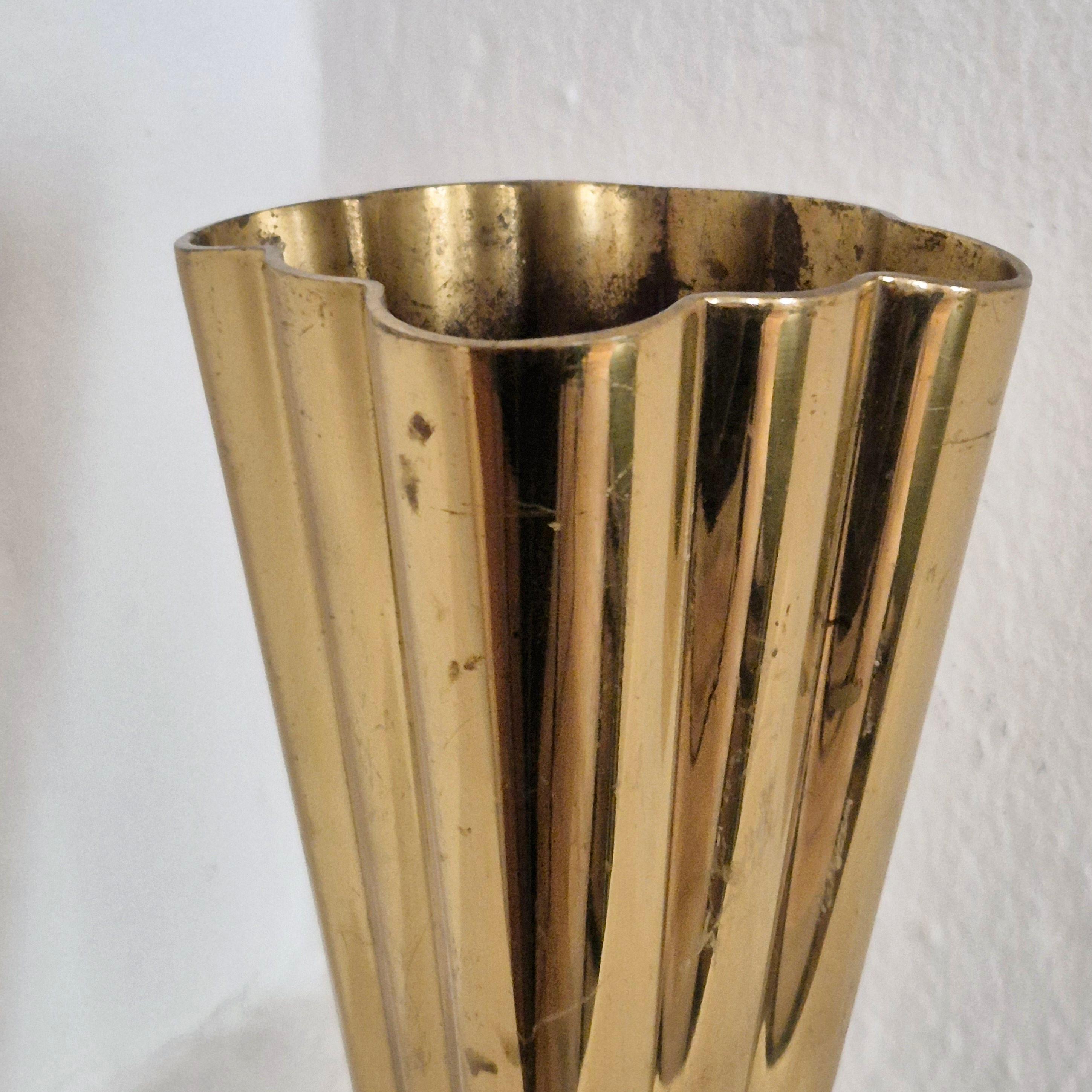 Ottone Ystad-Metall, vaso in ottone modello 5317-77, The Modern Scandinavian / Midcentury