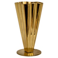 Ystad-Metall, vaso in ottone modello 5317-77, The Modern Scandinavian / Midcentury