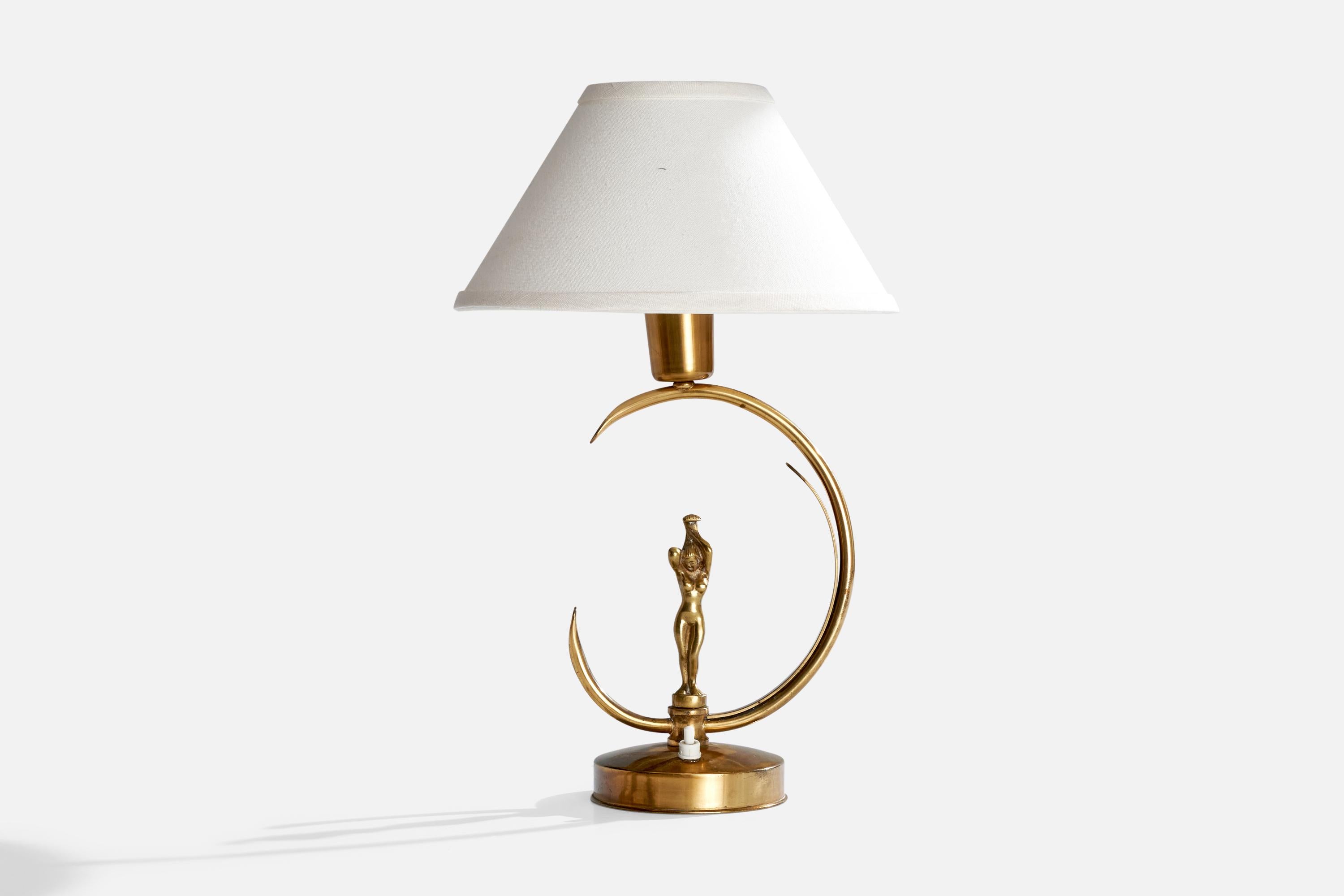 Lampe de table en laiton produite par Ystad-Metall, Suède, C.1950.

Dimensions de la lampe (pouces) : 12.125