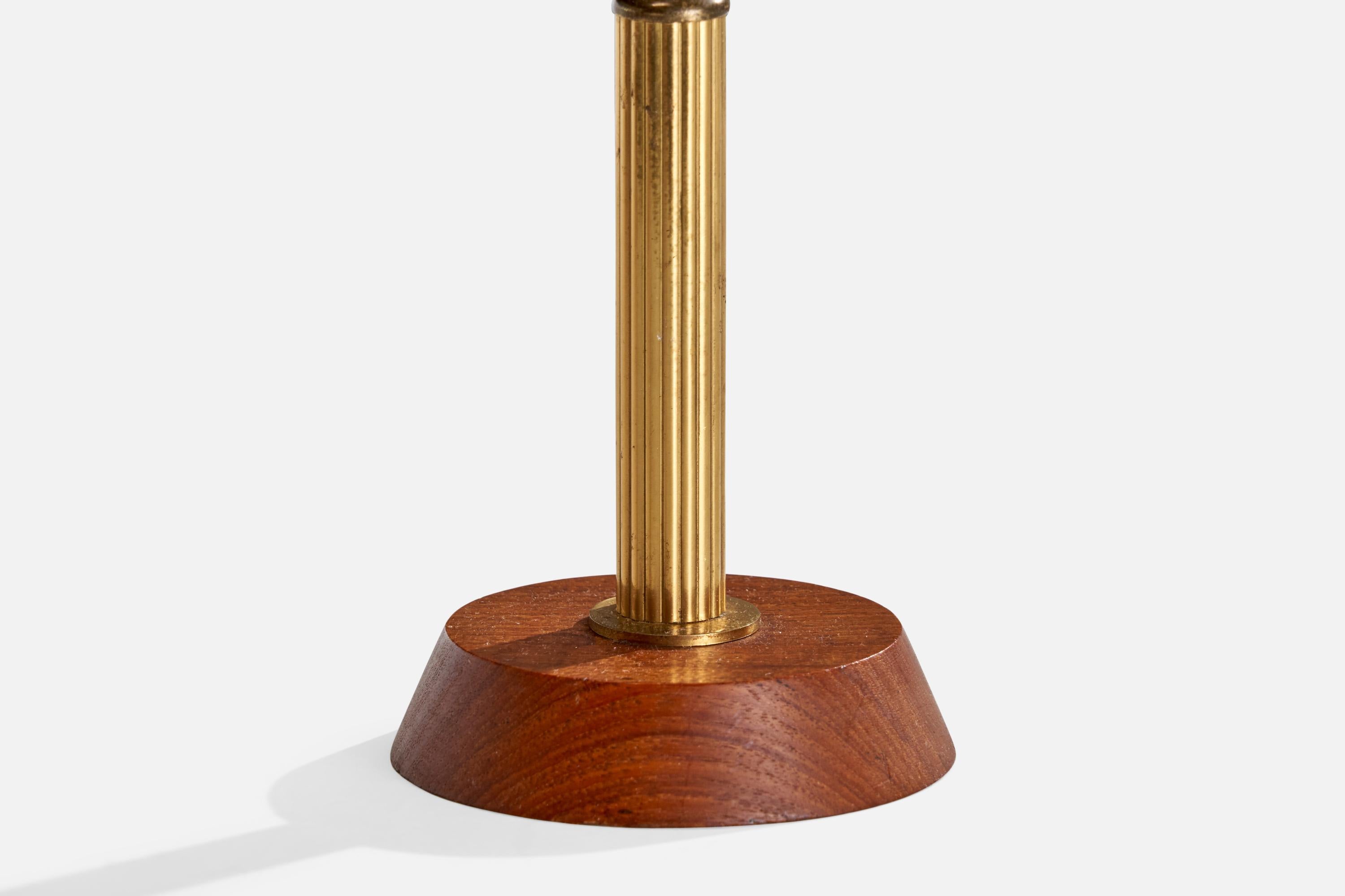 Laiton Ystad-Metall, lampe de table, laiton, teck, papier parchemin, Suède, années 1950 en vente
