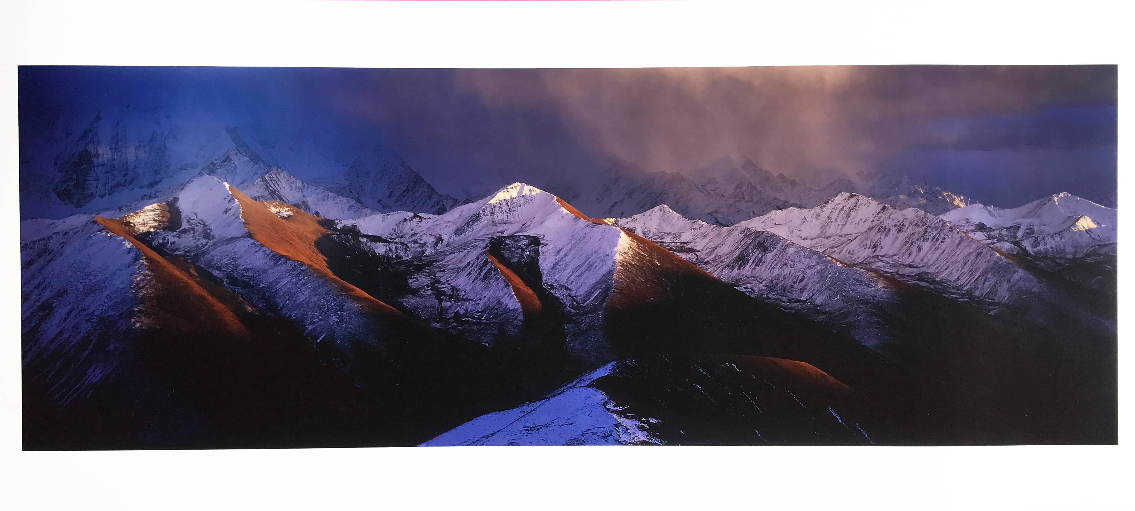 Yu Hanyu Landscape Photograph – King of the Mountains, Himalaya, zeitgenössische chinesische Fotografie