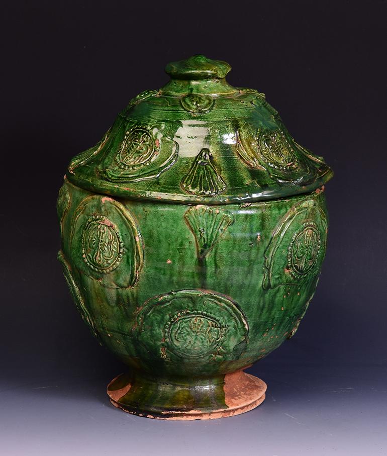 Ancienne poterie chinoise vernissée verte de la dynastie Yuan, jarre couverte en vente 3