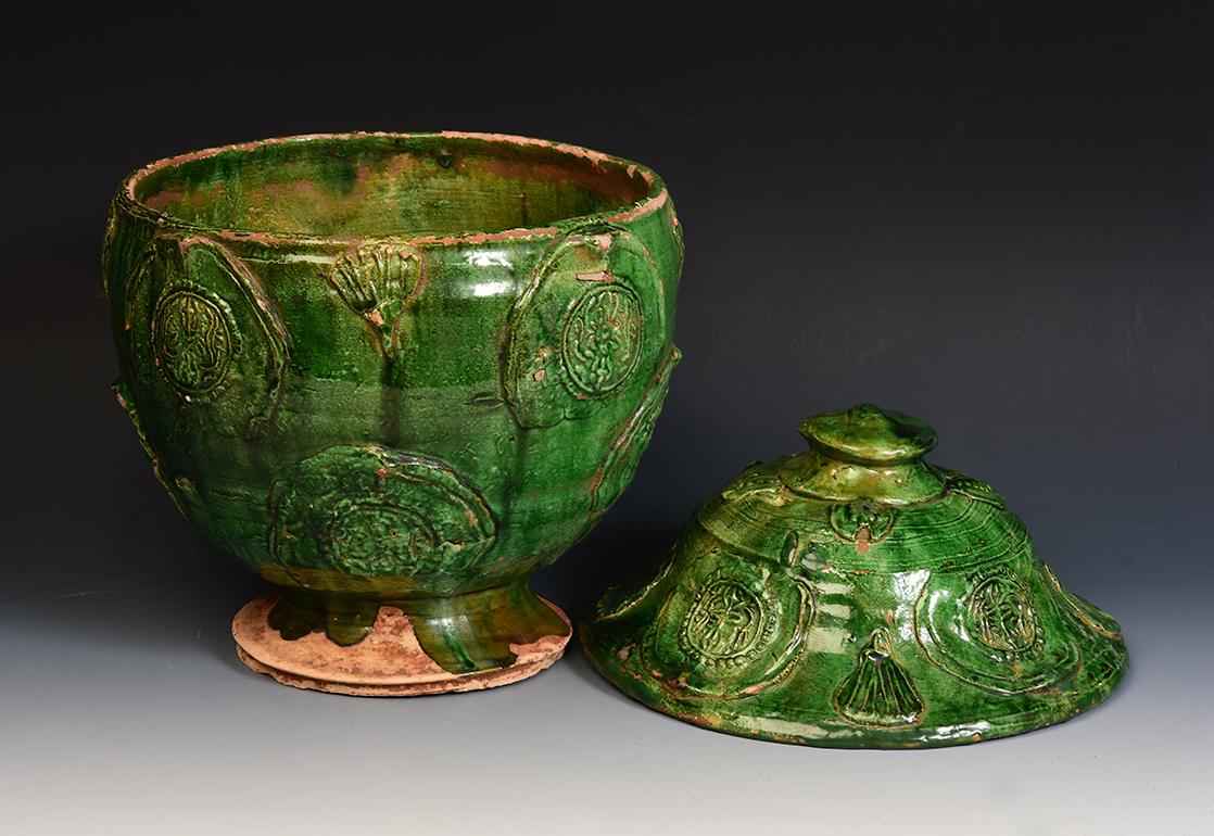 Ancienne poterie chinoise vernissée verte de la dynastie Yuan, jarre couverte en vente 6