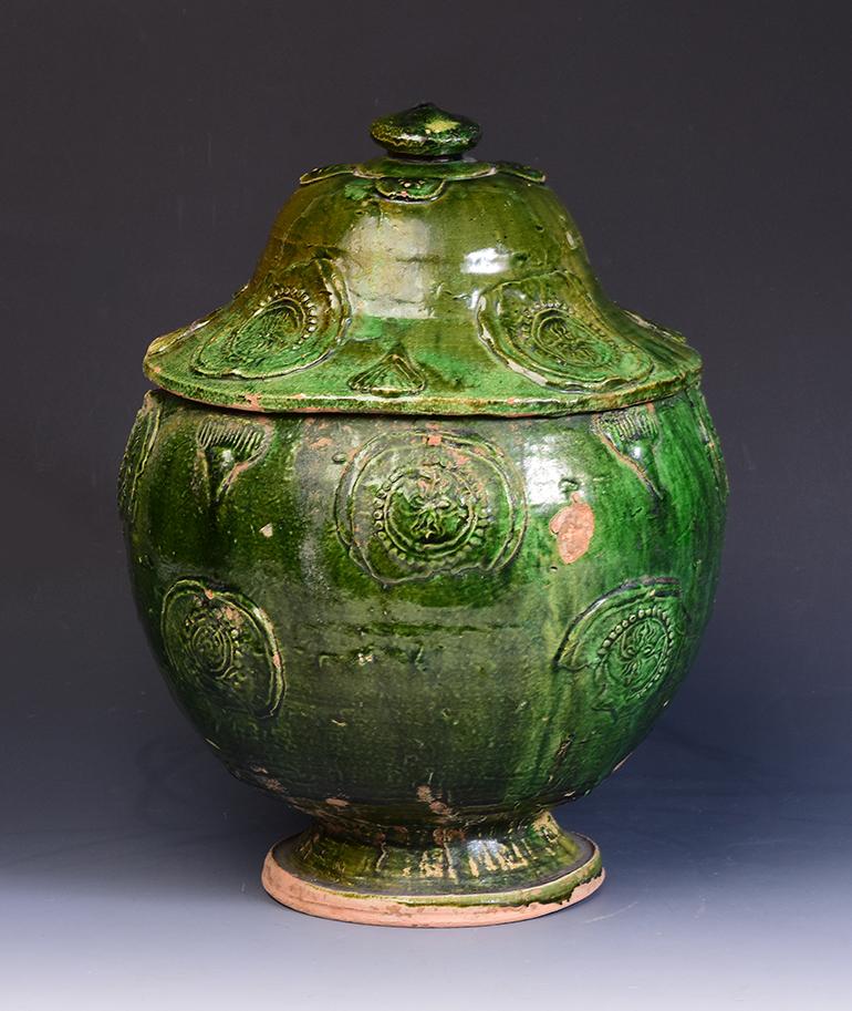 Yuan Dynasty, Antique Chinese Green Glazed Pottery Covered Jar For Sale 1