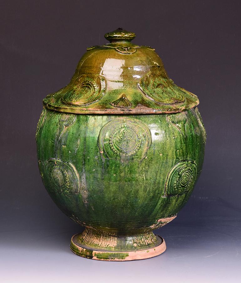 Yuan Dynasty, Antique Chinese Green Glazed Pottery Covered Jar For Sale 3