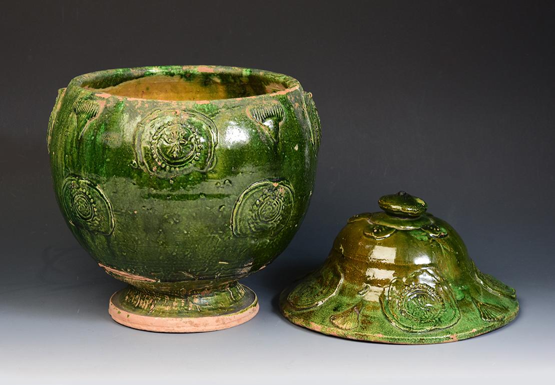 Ancienne jarre couverte en poterie vernissée verte de la dynastie Yuan, Chine en vente 1