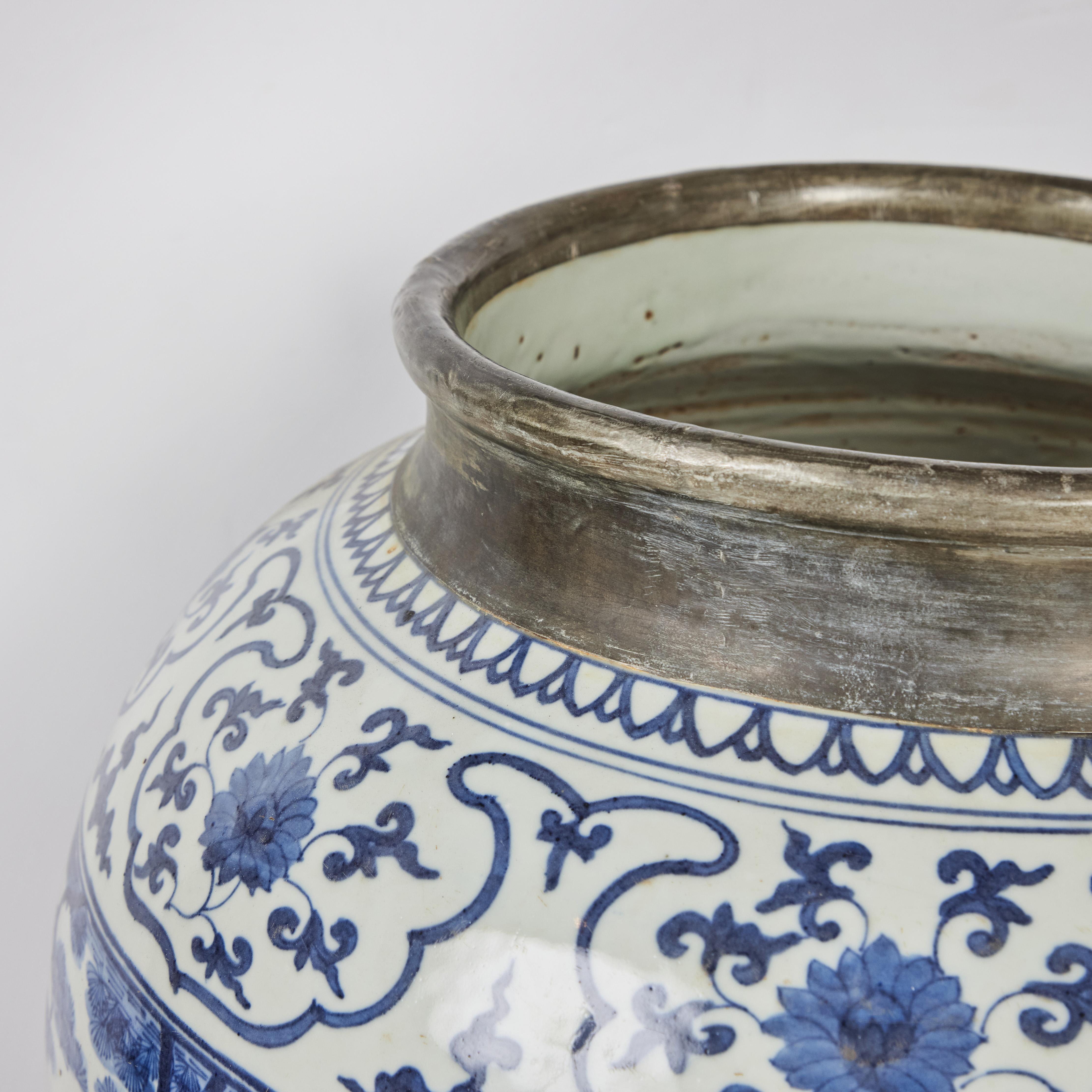 Yuan Dynasty-Style Porcelain Jar In Good Condition For Sale In Newport Beach, CA