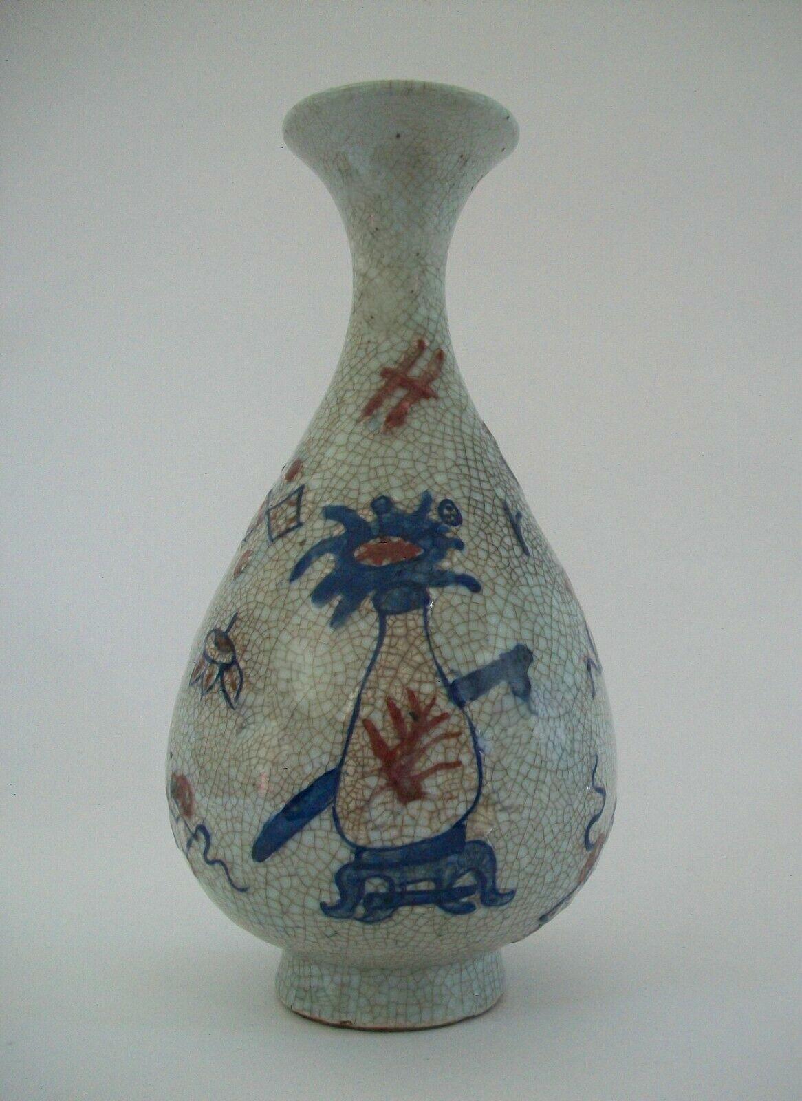Chinese Export Yuan Style Yuhuchunping 'Eight Daoist Emblems' Vase, China, 20th Century For Sale