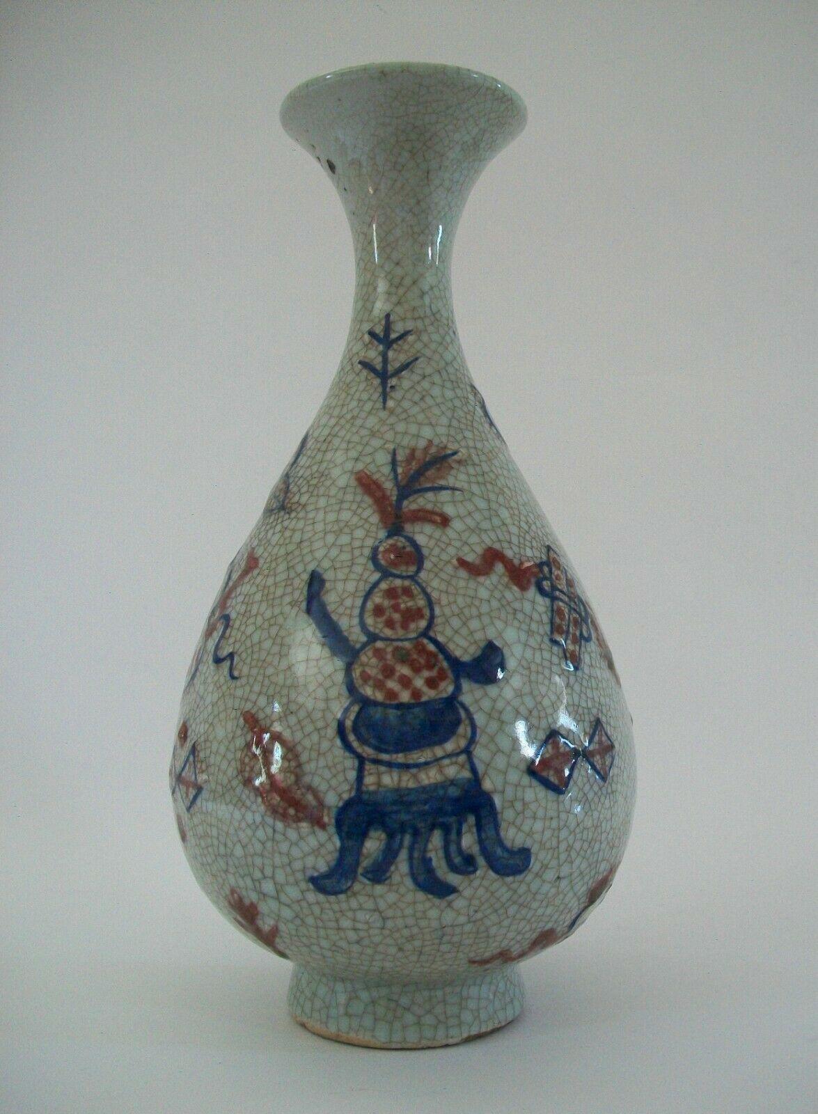 Yuhuchunping-Vase im Yuan-Stil mit acht daoistischen Emblemen, China, 20. Jahrhundert (Glasiert) im Angebot