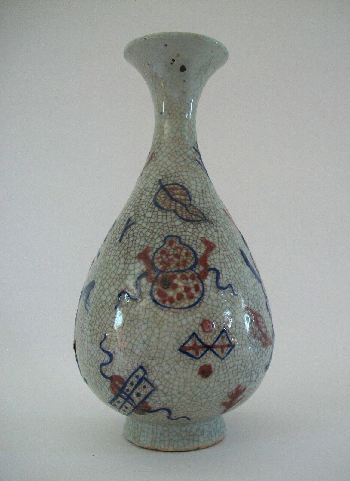 Yuhuchunping-Vase im Yuan-Stil mit acht daoistischen Emblemen, China, 20. Jahrhundert im Zustand „Gut“ im Angebot in Chatham, ON