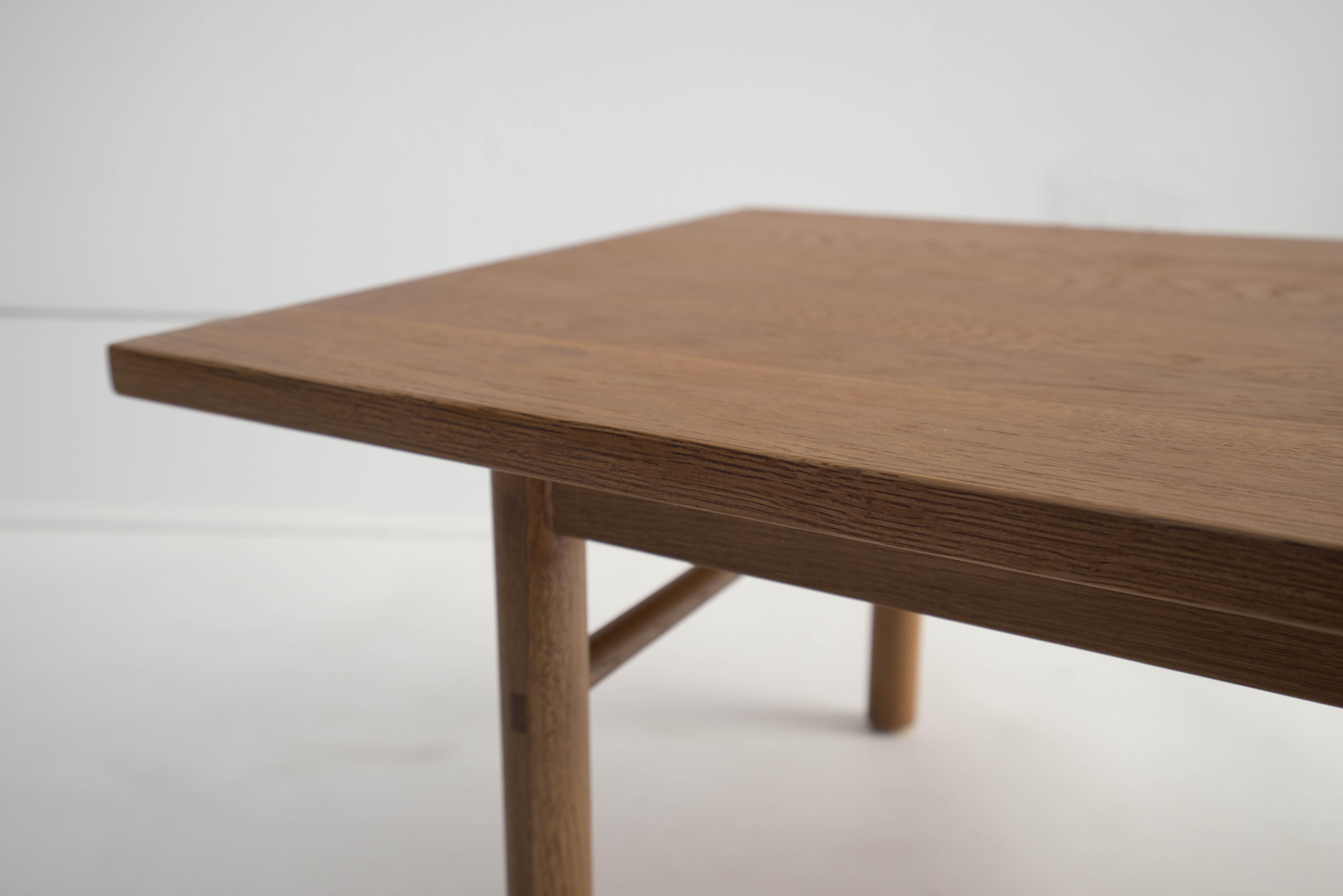 Minimalist Yuba Coffee Table 42