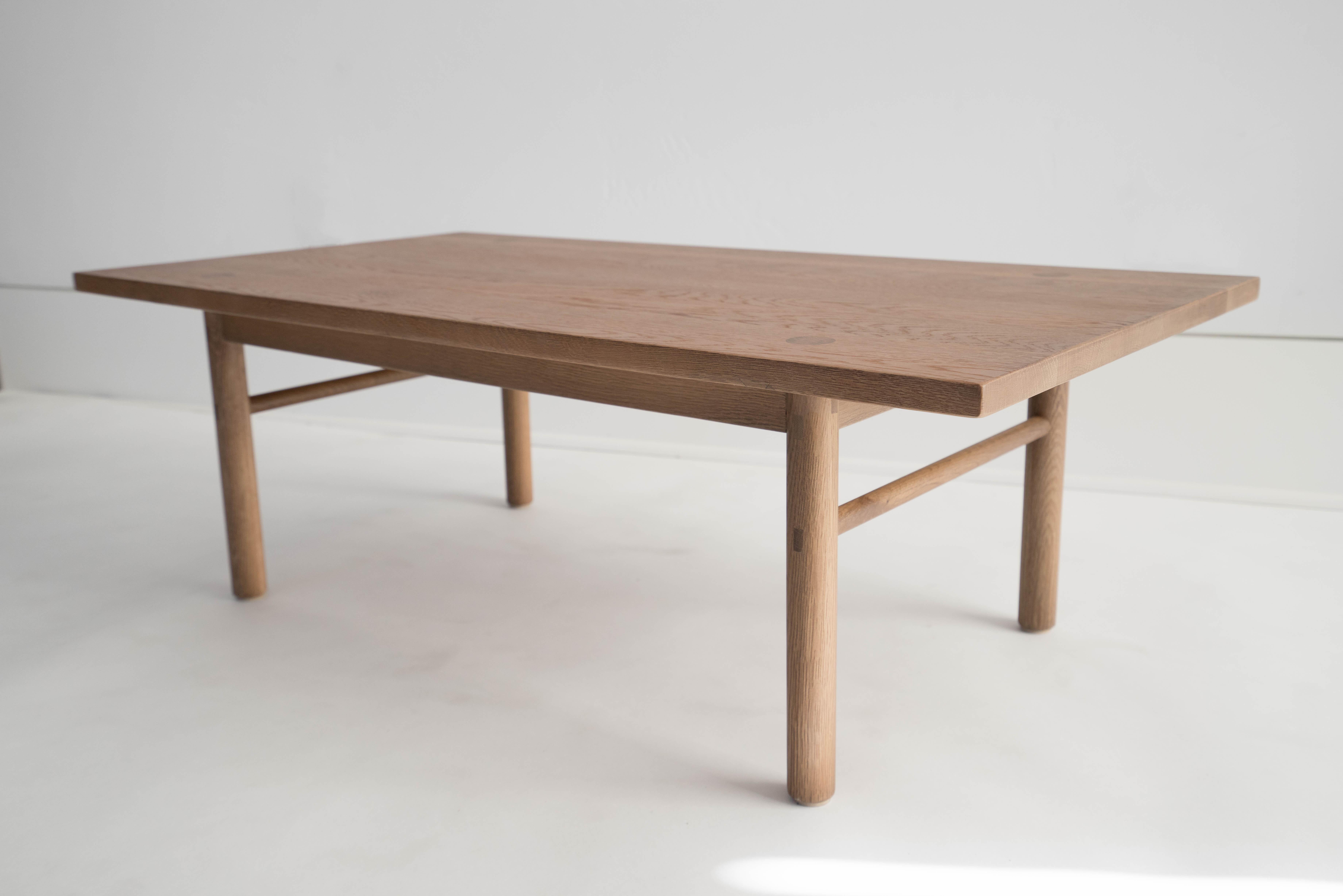 Menuiserie Table basse Yuba 106,7 cm par Sun at Six, Sienne, table basse en bois en vente