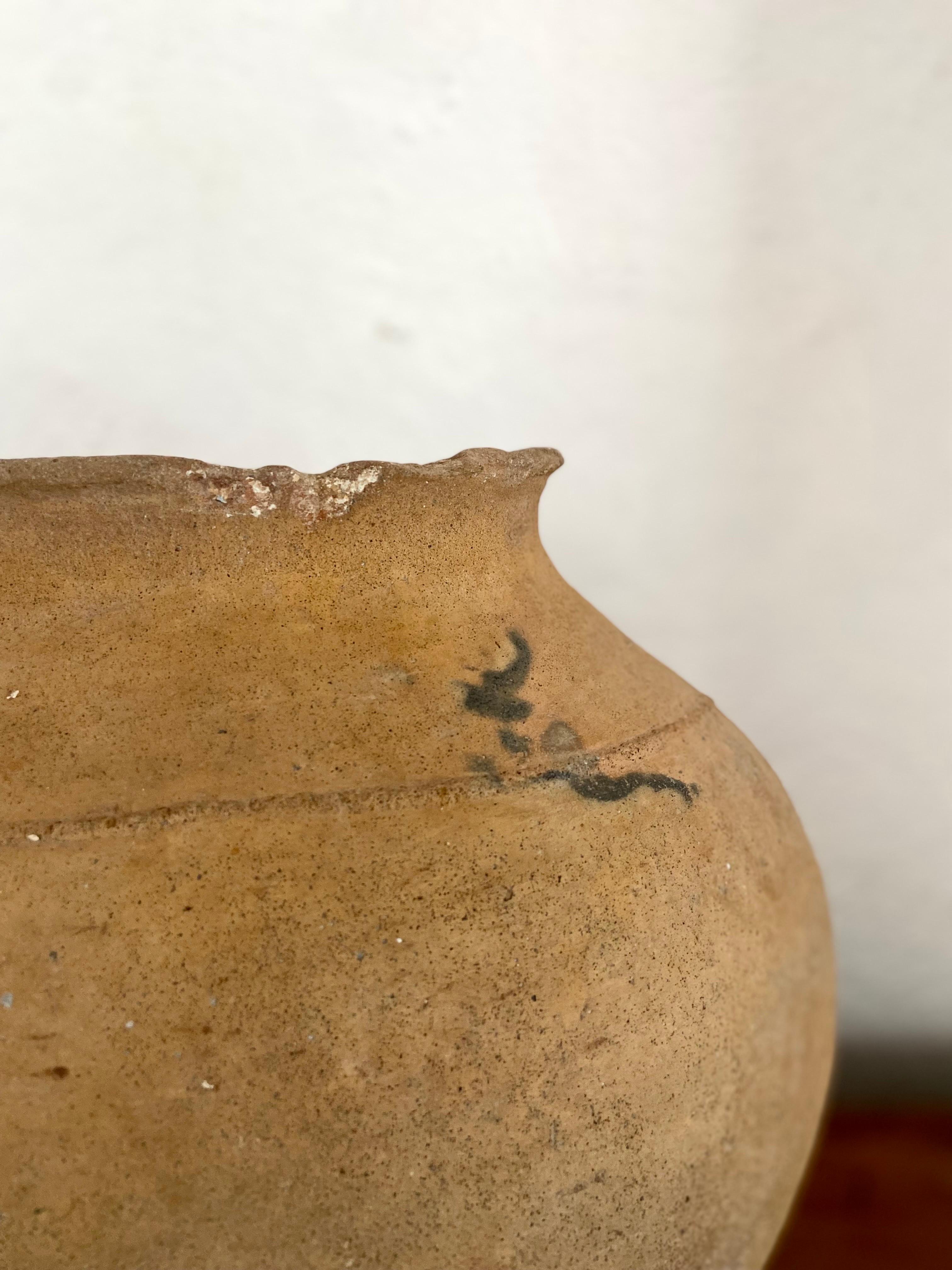 Ceramic water jar from Mayan region of Central Yucatan, Mexico, circa 1900 - 1920´s. Nice form, marking and weight to the piece.