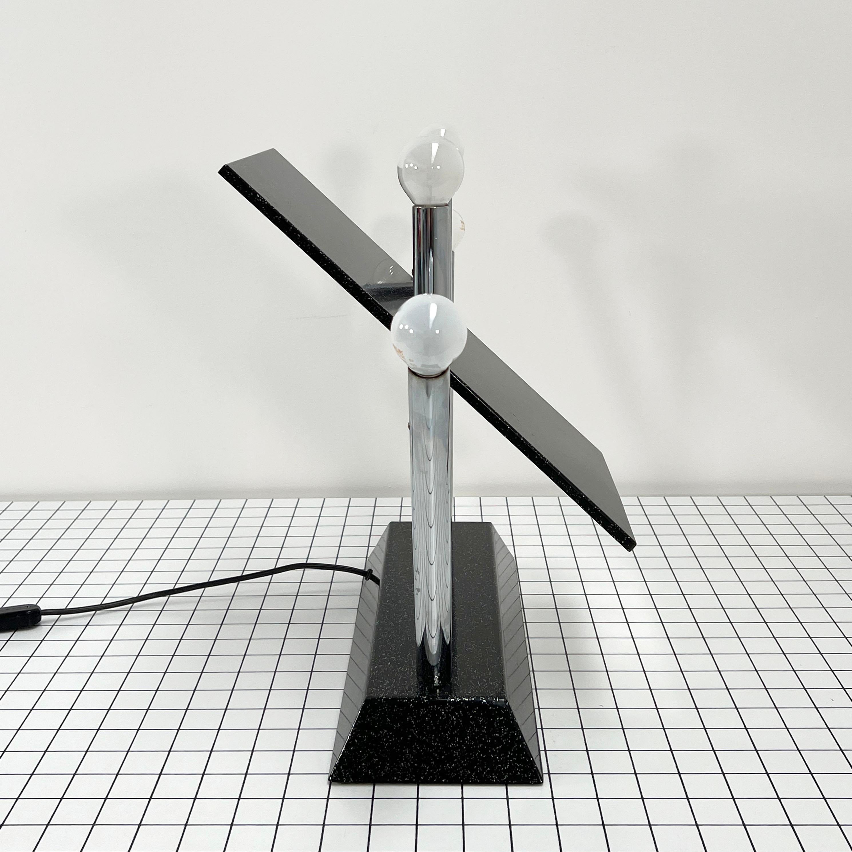 Yucca Table Mirror by Anna Anselmi for Bieffeplast, 1980s In Good Condition For Sale In Ixelles, Bruxelles