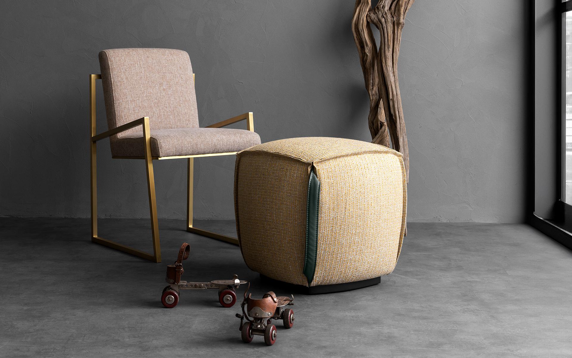 Informations sur les matériaux ;
Squelette de charme
32 DNS HR Éponge
Poignée en faux cuir
1st Class Upholstery Fabric