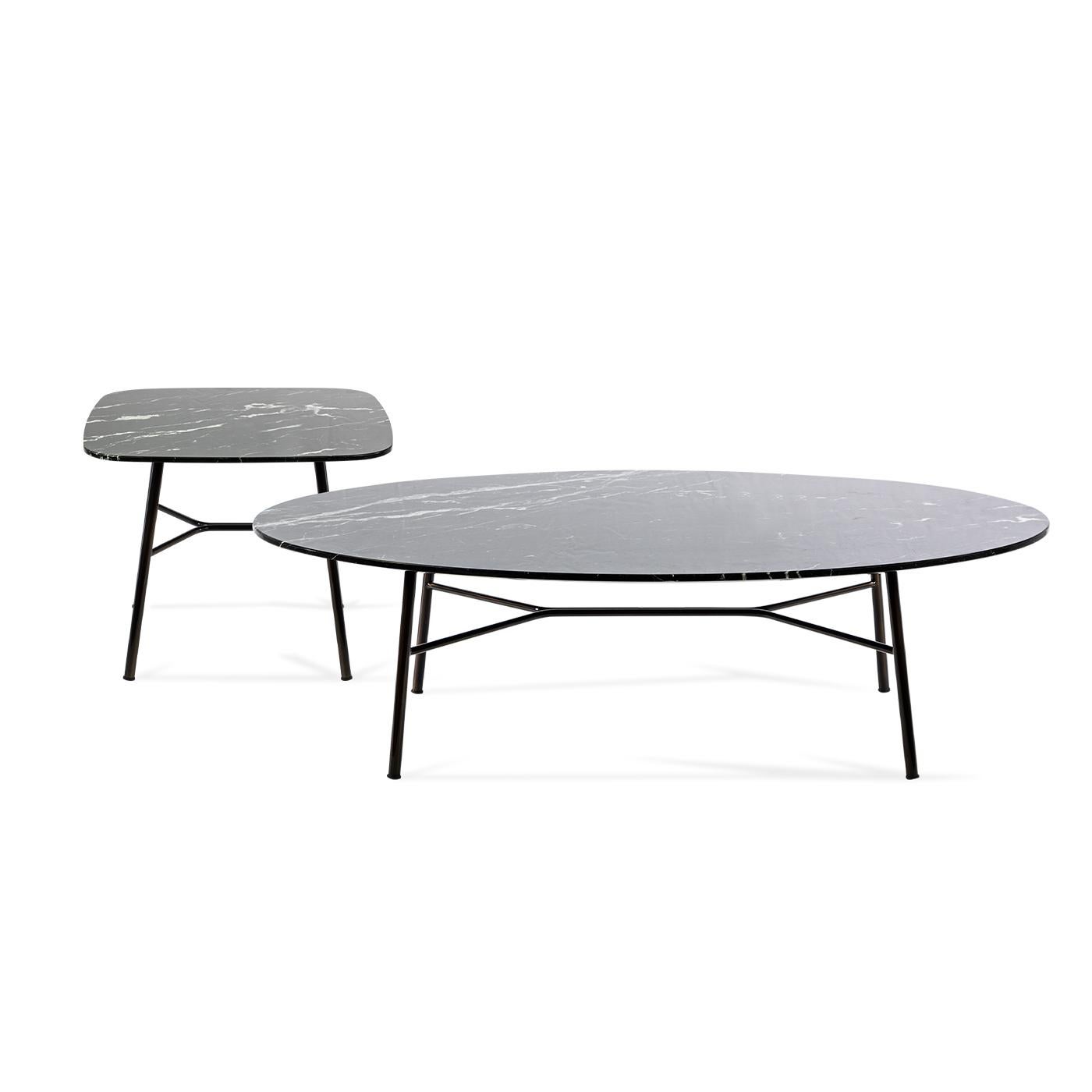 italien Table basse ovale Yuki avec plateau en marquinia noir par EP Studio en vente