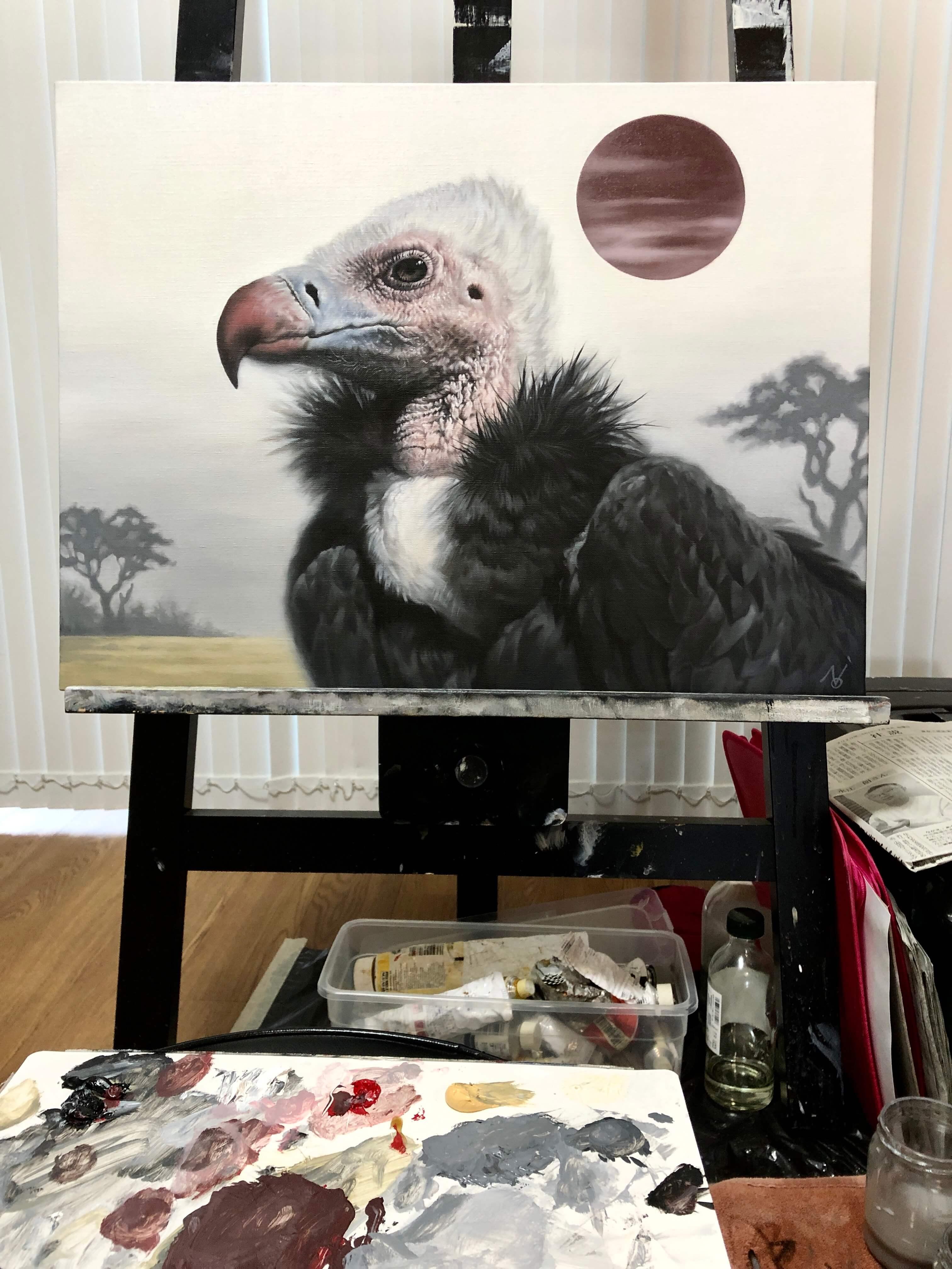 „Extravaganter Mantel“ (2021) von Yuko Montgomery, Original Ölgemälde der Vulture im Angebot 5