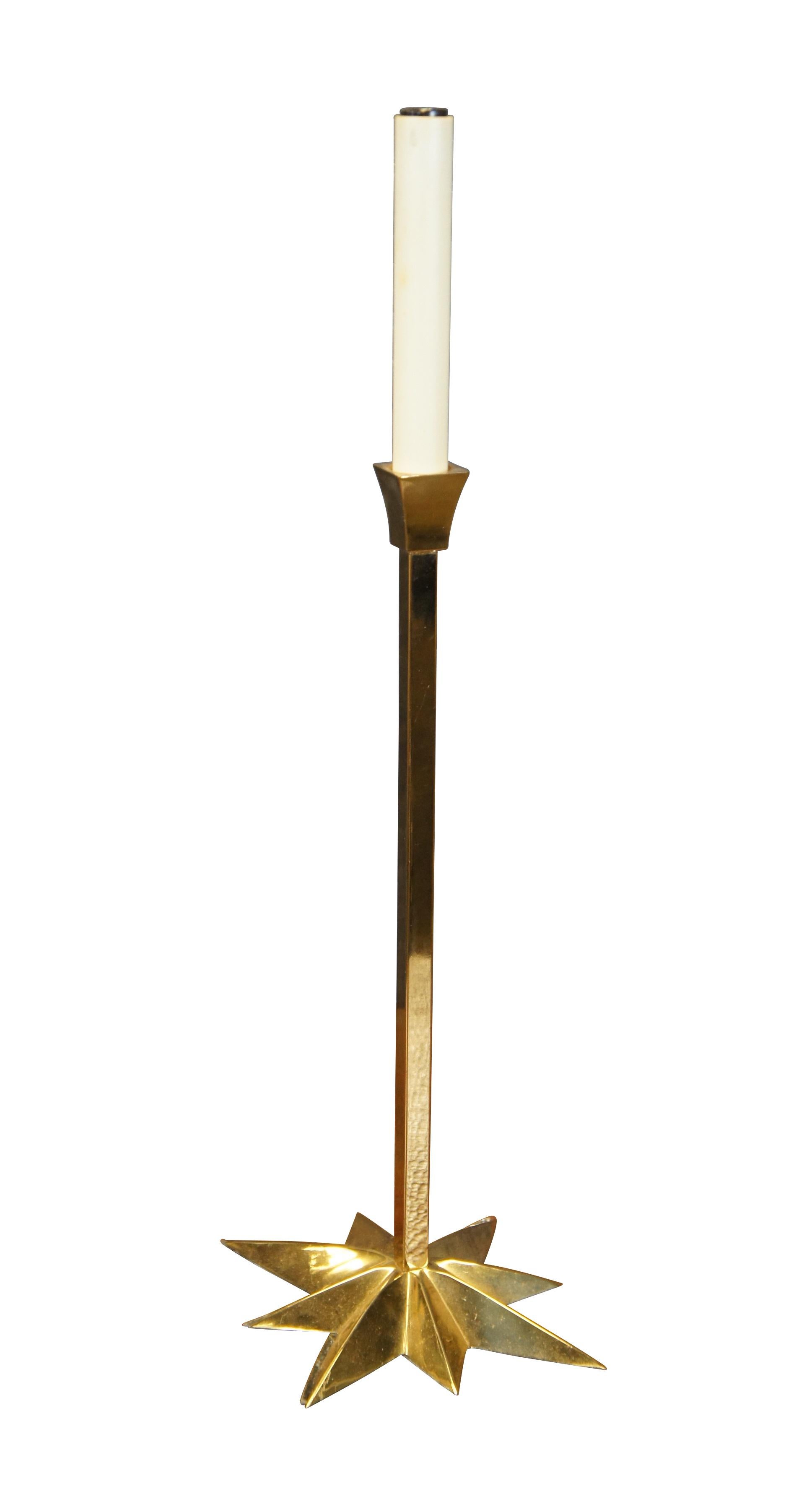 Hollywood Regency Yule Paige Lampada da tavolo a candelabro North Star in ottone laccato da 21 pollici in vendita