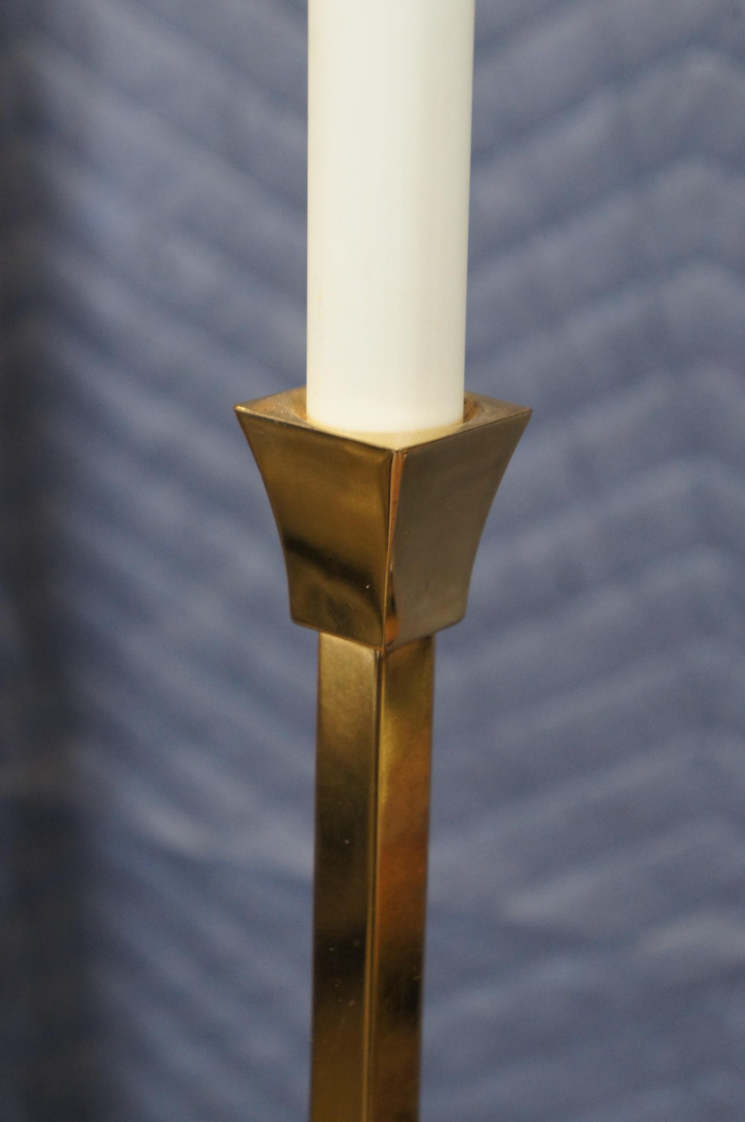 Ottone Yule Paige Lampada da tavolo a candelabro North Star in ottone laccato da 21 pollici in vendita