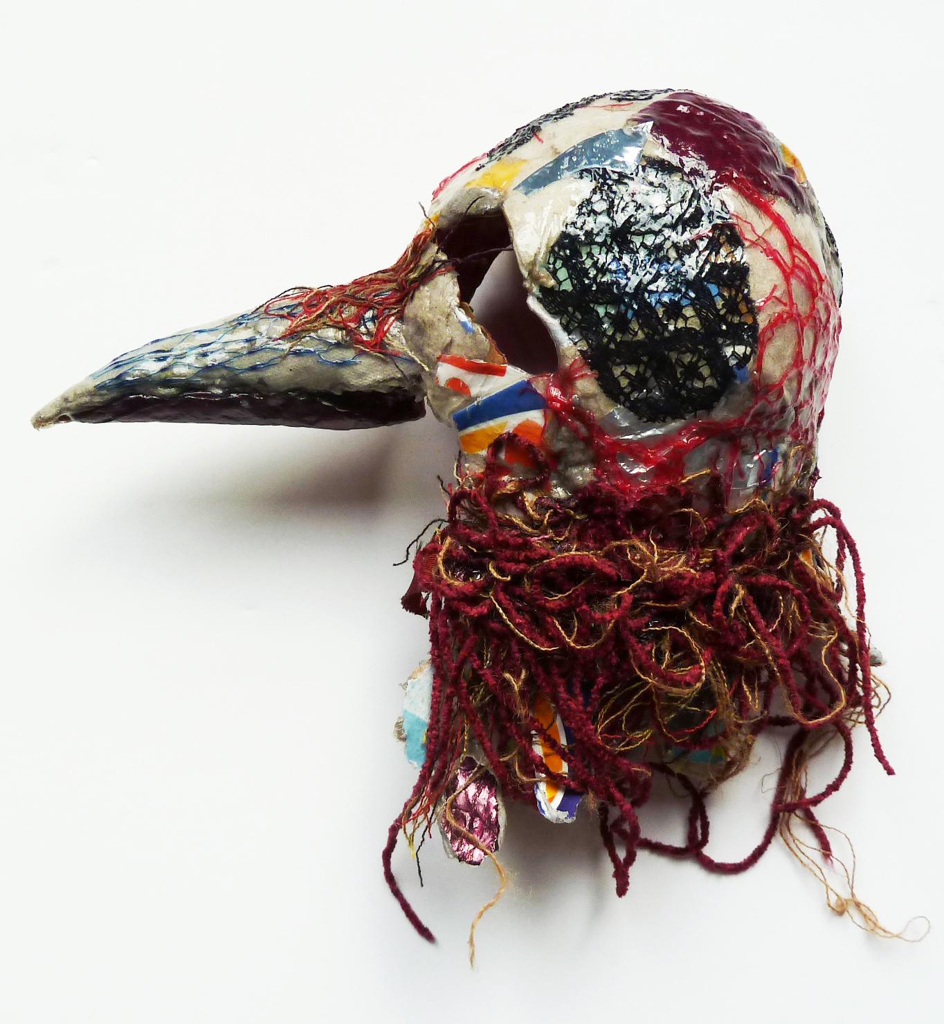 Figurative Sculpture Yulia Shtern - Pied Crow africain - Sculpture d'animal contemporaine en techniques mixtes 