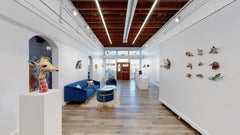 Altai Argali - Zeitgenössische Skulptur aus recycelten Materialien (Rot und Blau)