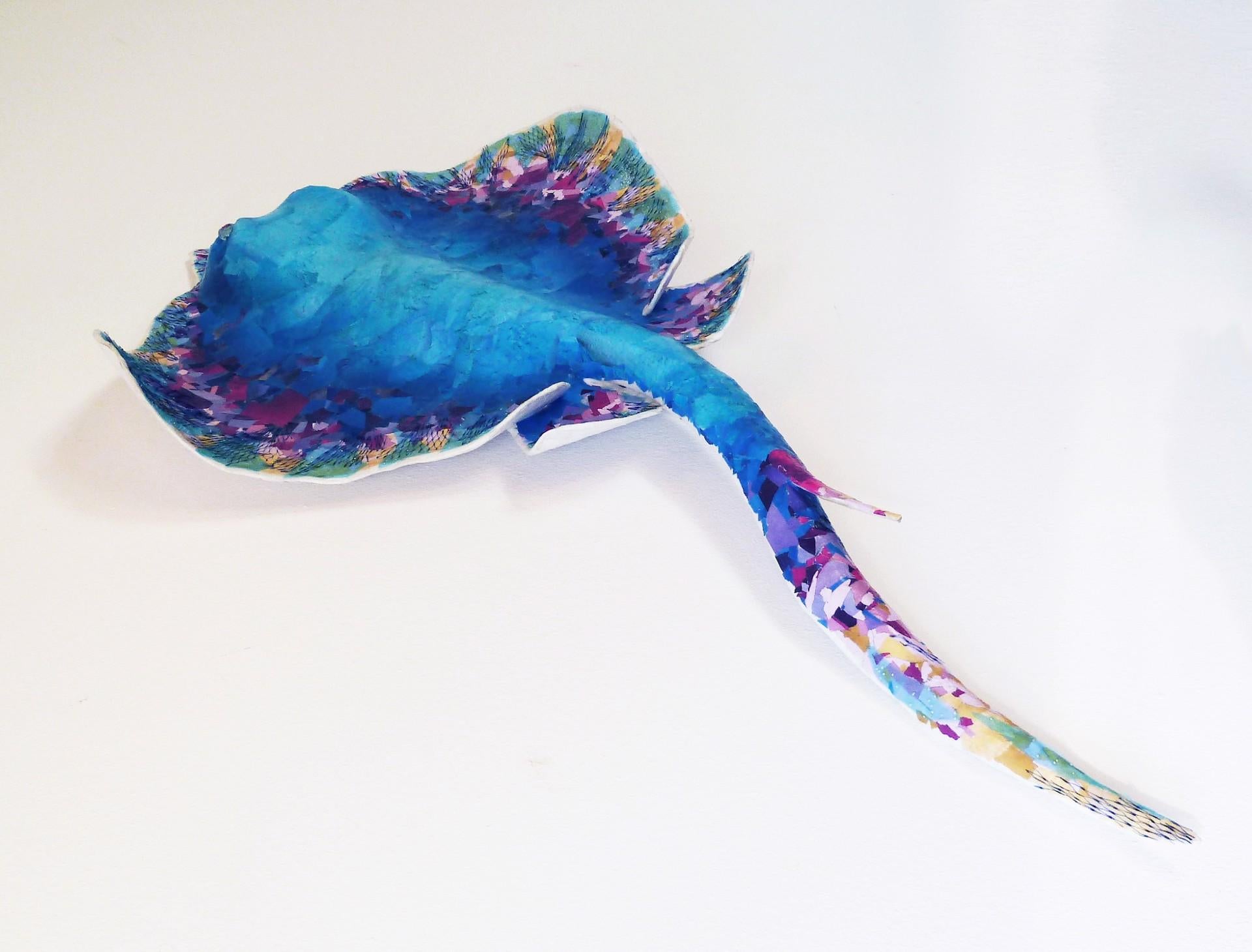 Ray A - Scultura contemporanea di razza oceanica (blu+viola) - Mixed Media Art Contemporaneo di Yulia Shtern